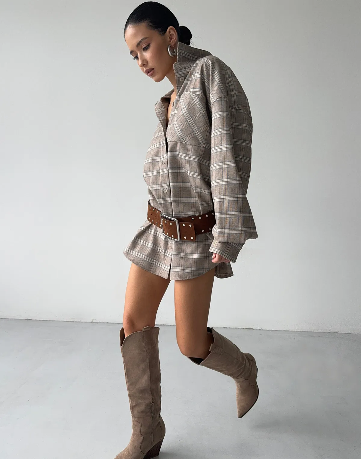 Сорочка оверсайз осіння, бежево-блакитна клітинка - Фото 4