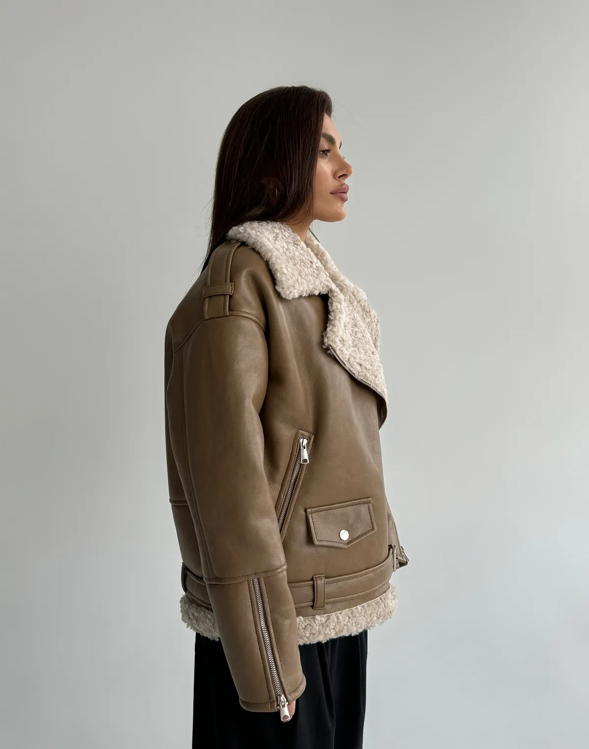 Дублянка жіноча повної довжини з асиметричною блискавкою, світло-бежева - Фото 4