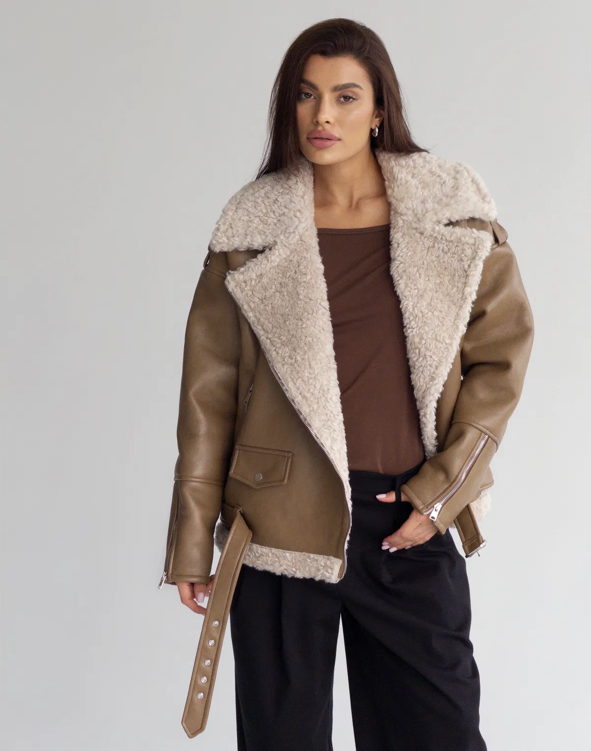 Дублянка жіноча повної довжини з асиметричною блискавкою, світло-бежева - Фото 3