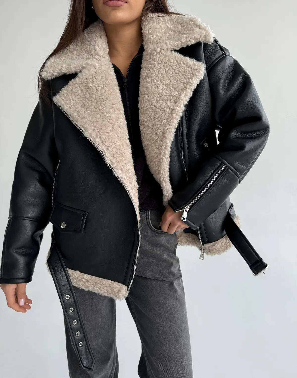 Дублянка жіноча повної довжини з асиметричною блискавкою, чорна - Фото 7