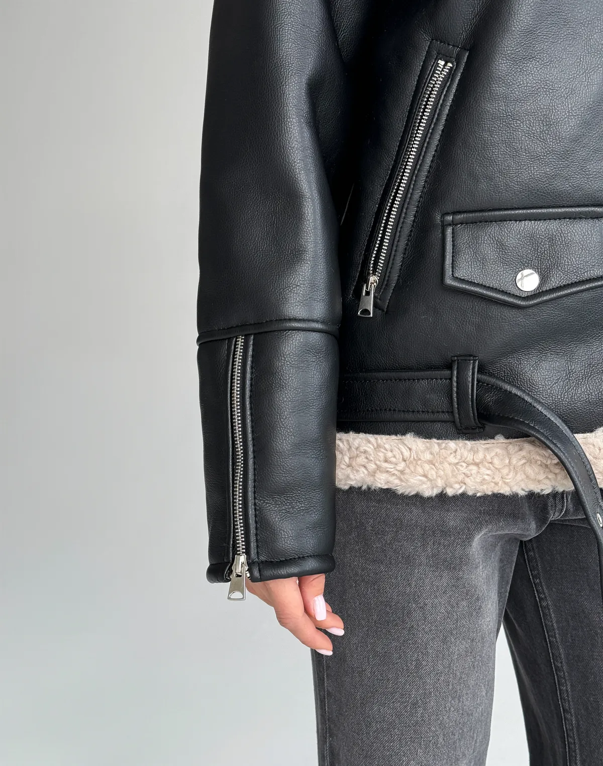 Дублянка жіноча повної довжини з асиметричною блискавкою, чорна - Фото 6