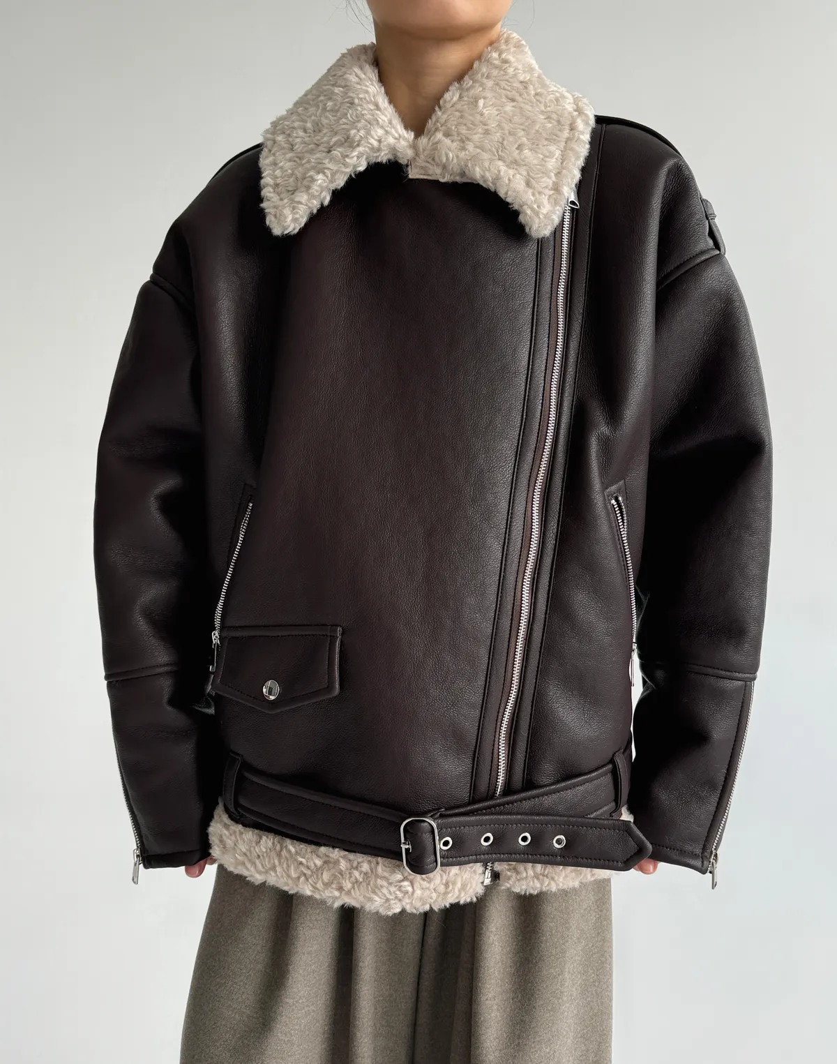 Дублянка жіноча повної довжини з асиметричною блискавкою, коричнева - Фото 1