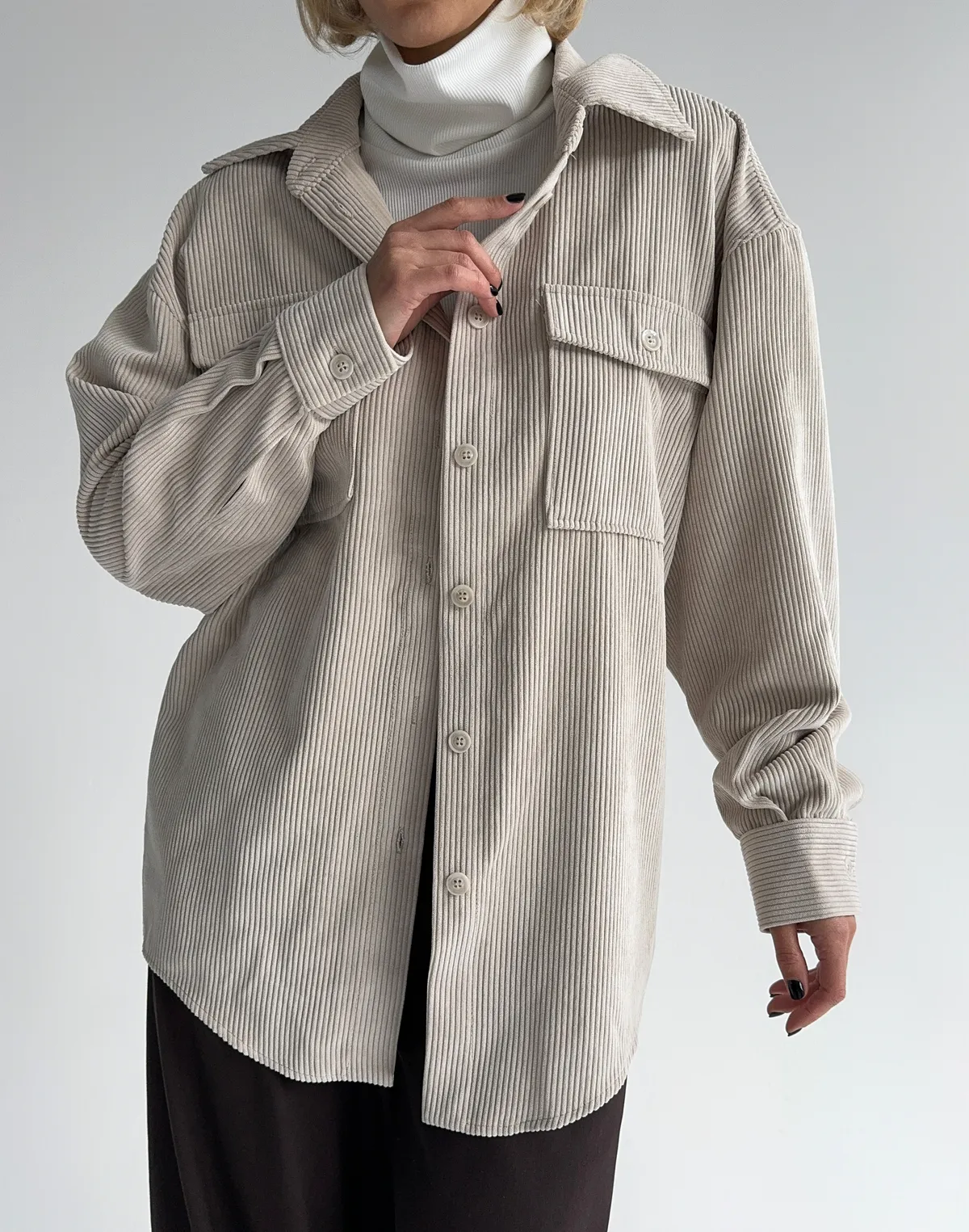 Koszula oversize z weluru prążkowanego, mleczna - Фото 1