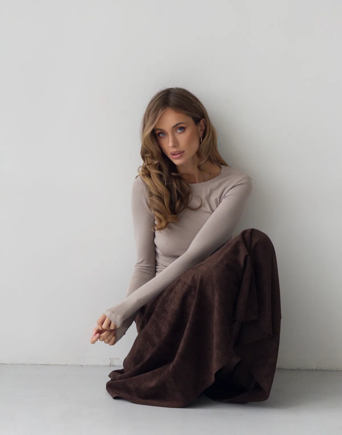 Спідниця міді з екозамші, шоколадна - Фото 4