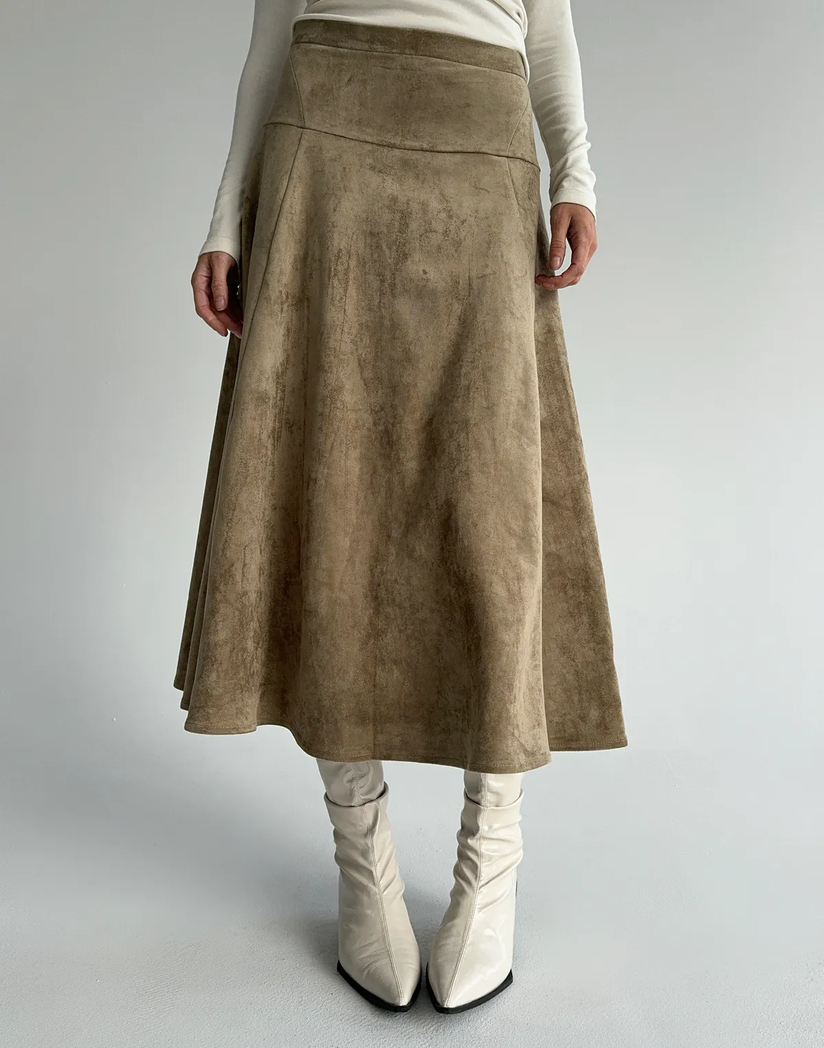 Spódnica mini z eko-zamszu, oliwa - Фото 1