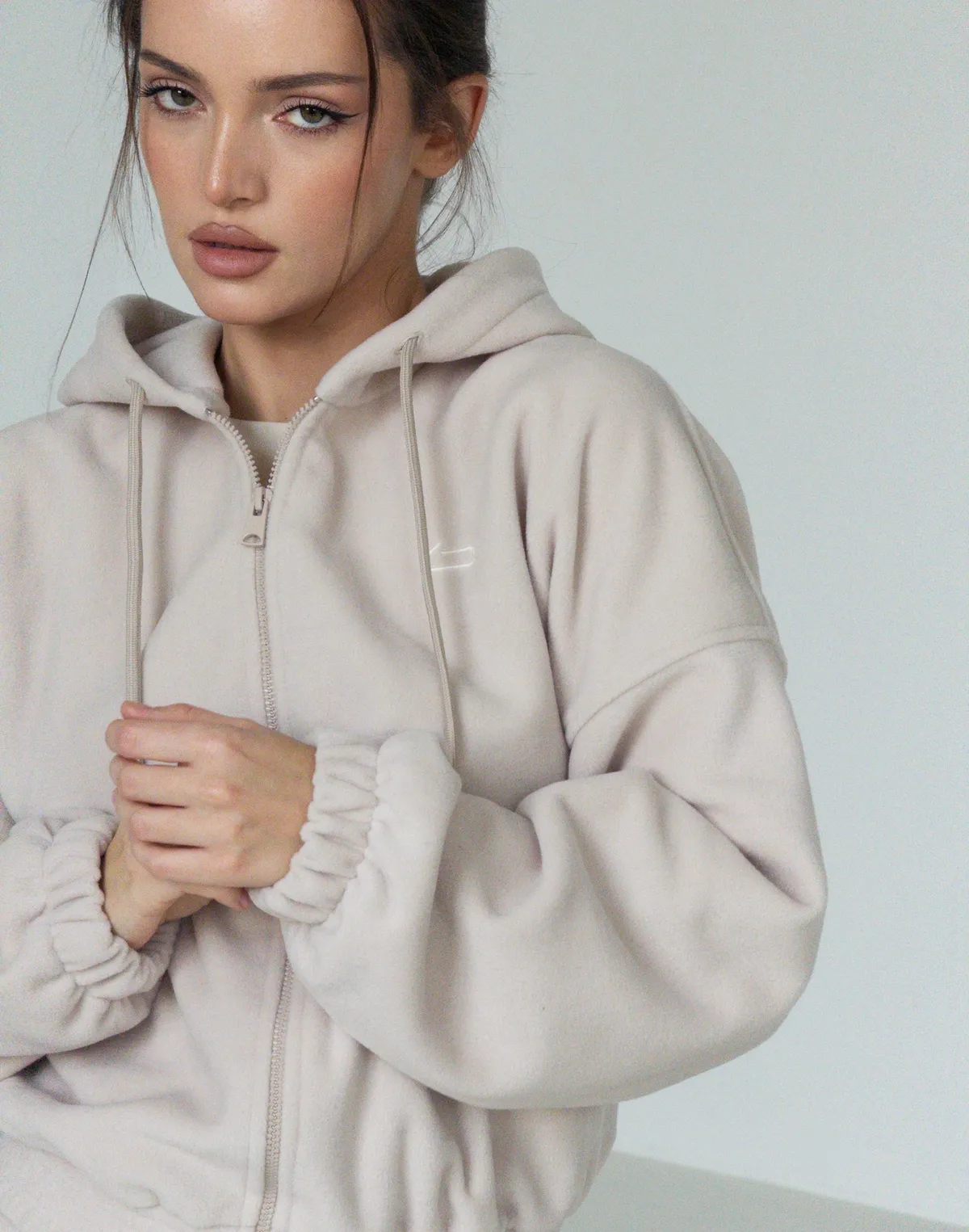 Худі вкорочений на блискавці з широким поясом, холодний беж - Фото 5