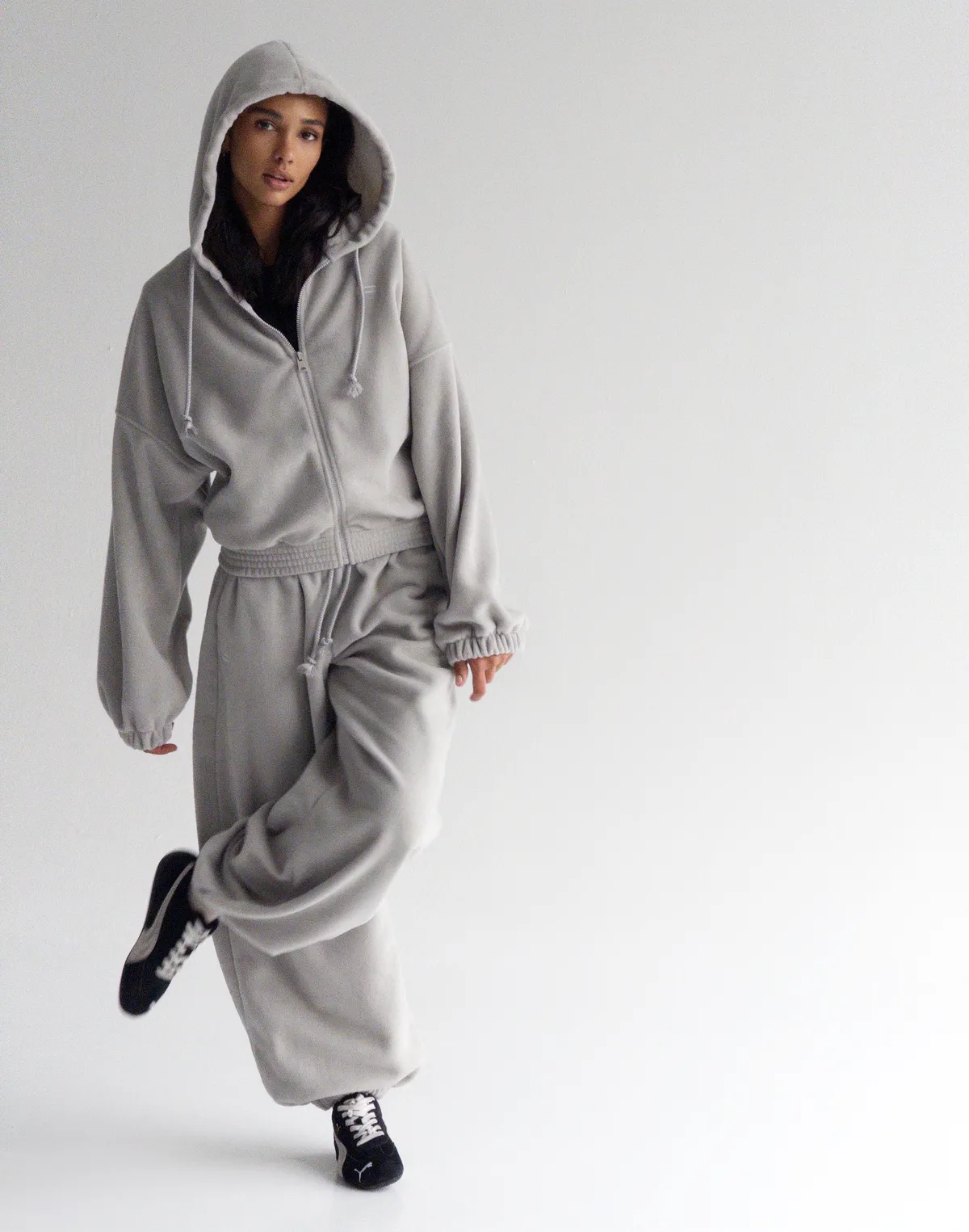 Комплект зимовий флісовий худі з широким поясом та джогери оверсайз, світлий сірий - Фото 1
