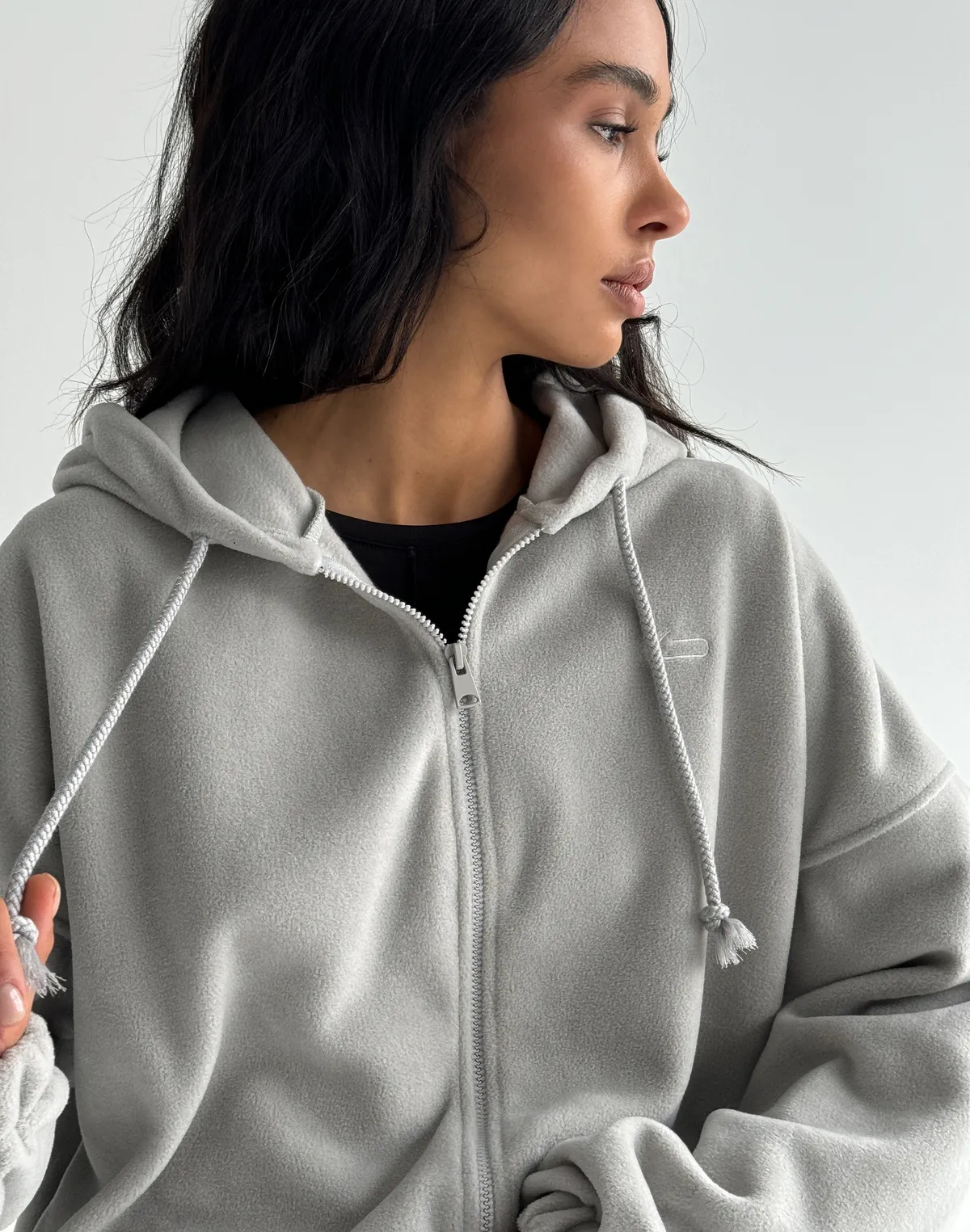 Худі вкорочений на блискавці з широким поясом, світлий сірий - Фото 5