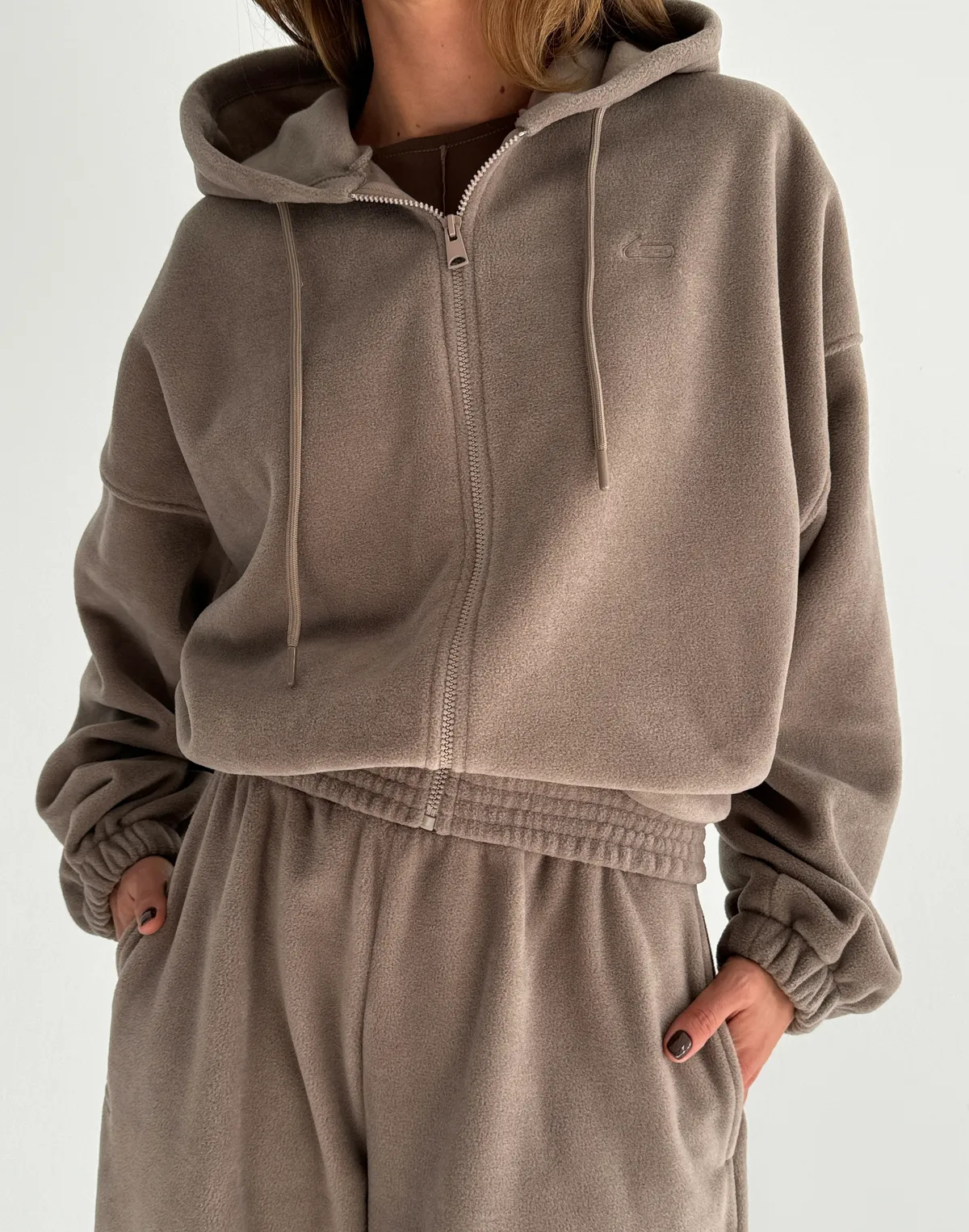 Худі вкорочений на блискавці з широким поясом, капучіно - Фото 1