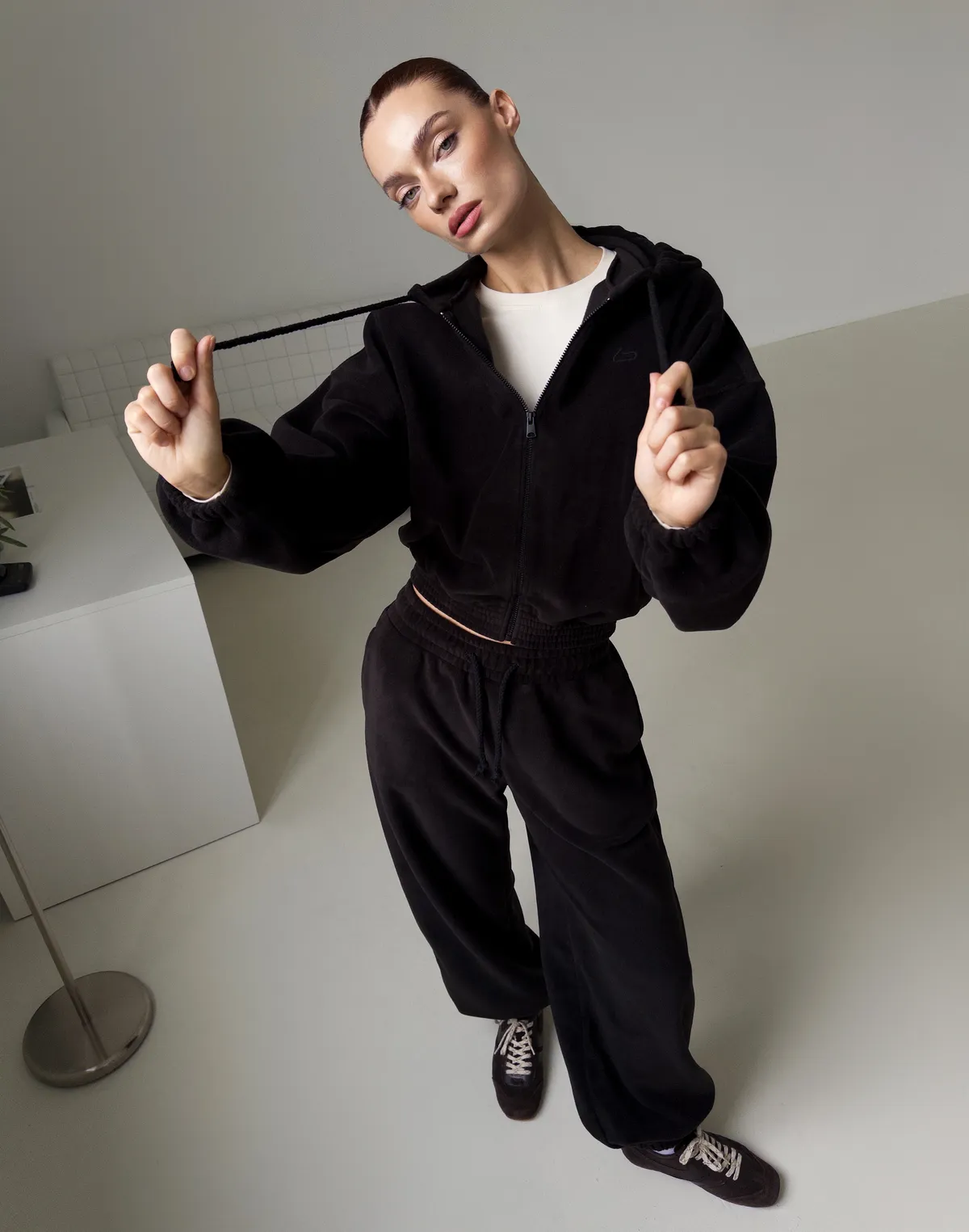 Комплект зимовий флісовий худі з широким поясом та джогери оверсайз, антрацит - Фото 1