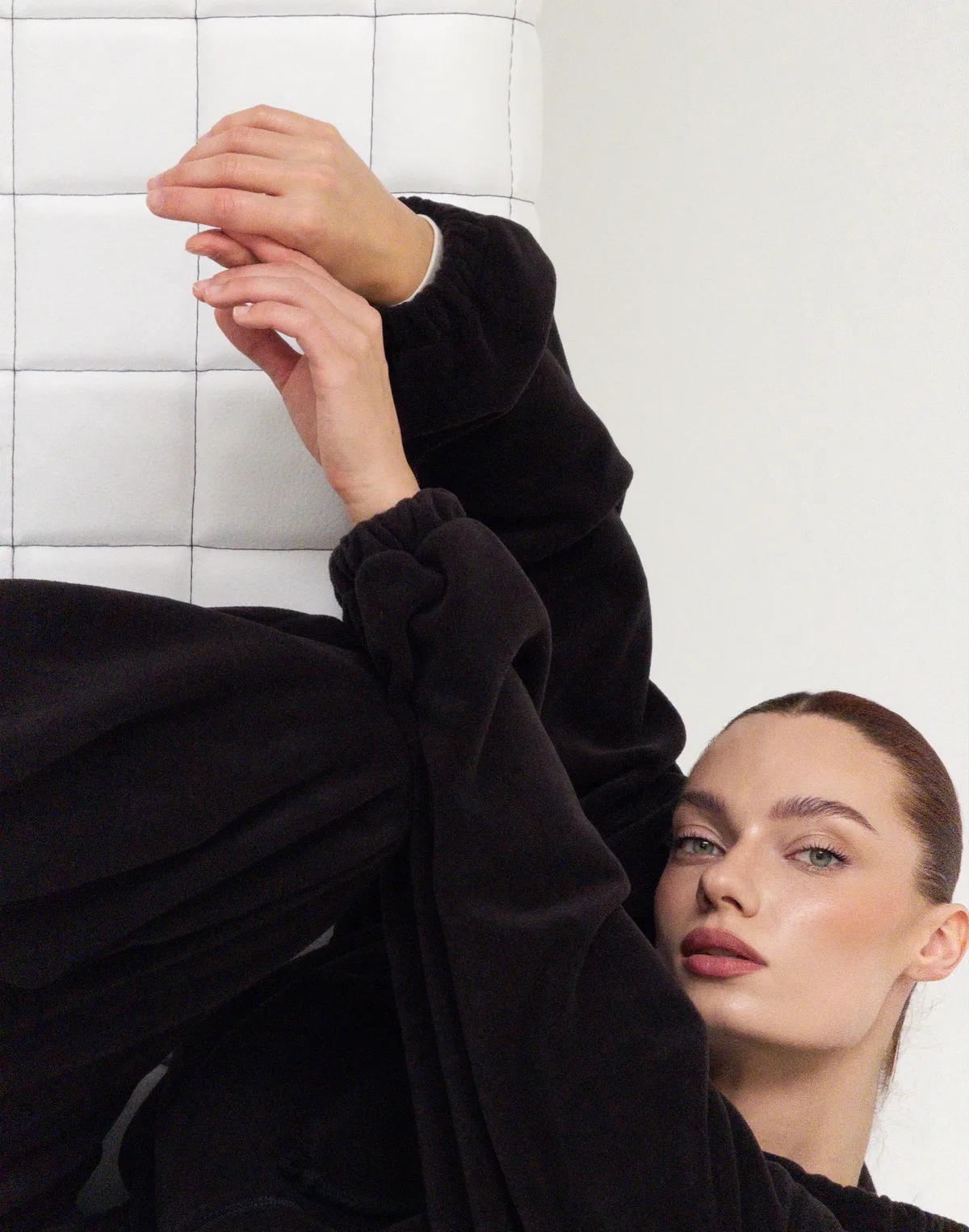 Худі вкорочений на блискавці з широким поясом, антрацит - Фото 8