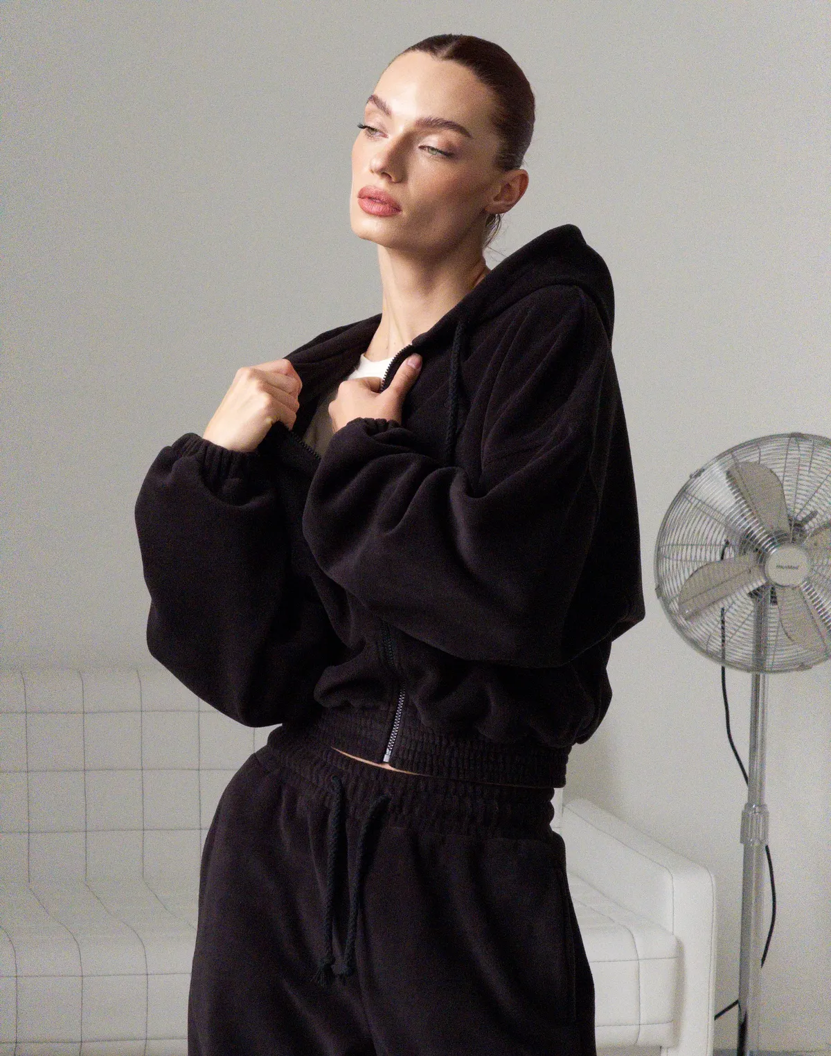 Худі вкорочений на блискавці з широким поясом, антрацит - Фото 6