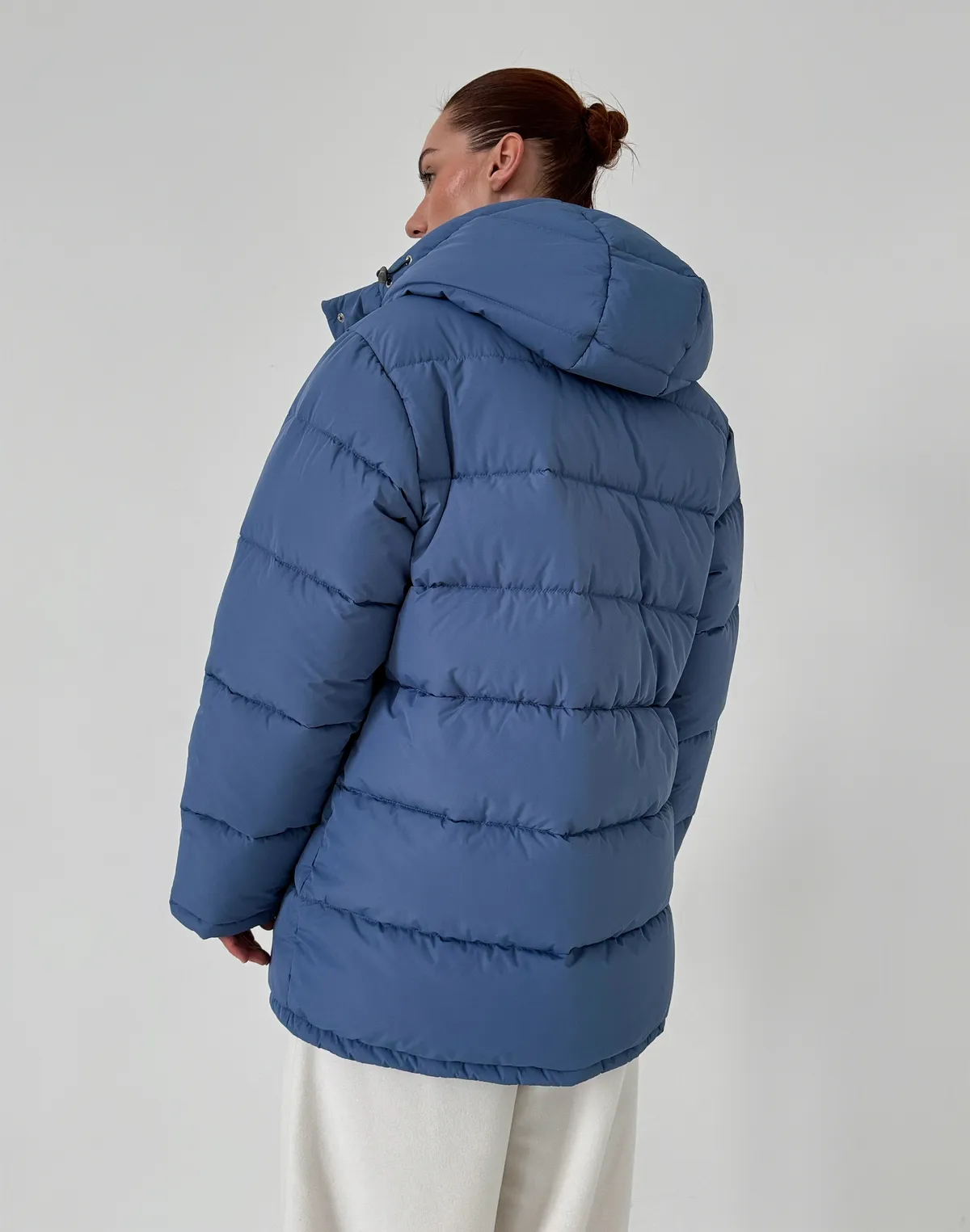 Куртка середньої довжини з внутрішньою затяжкою по талії, ніжно-блакитна - Фото 2
