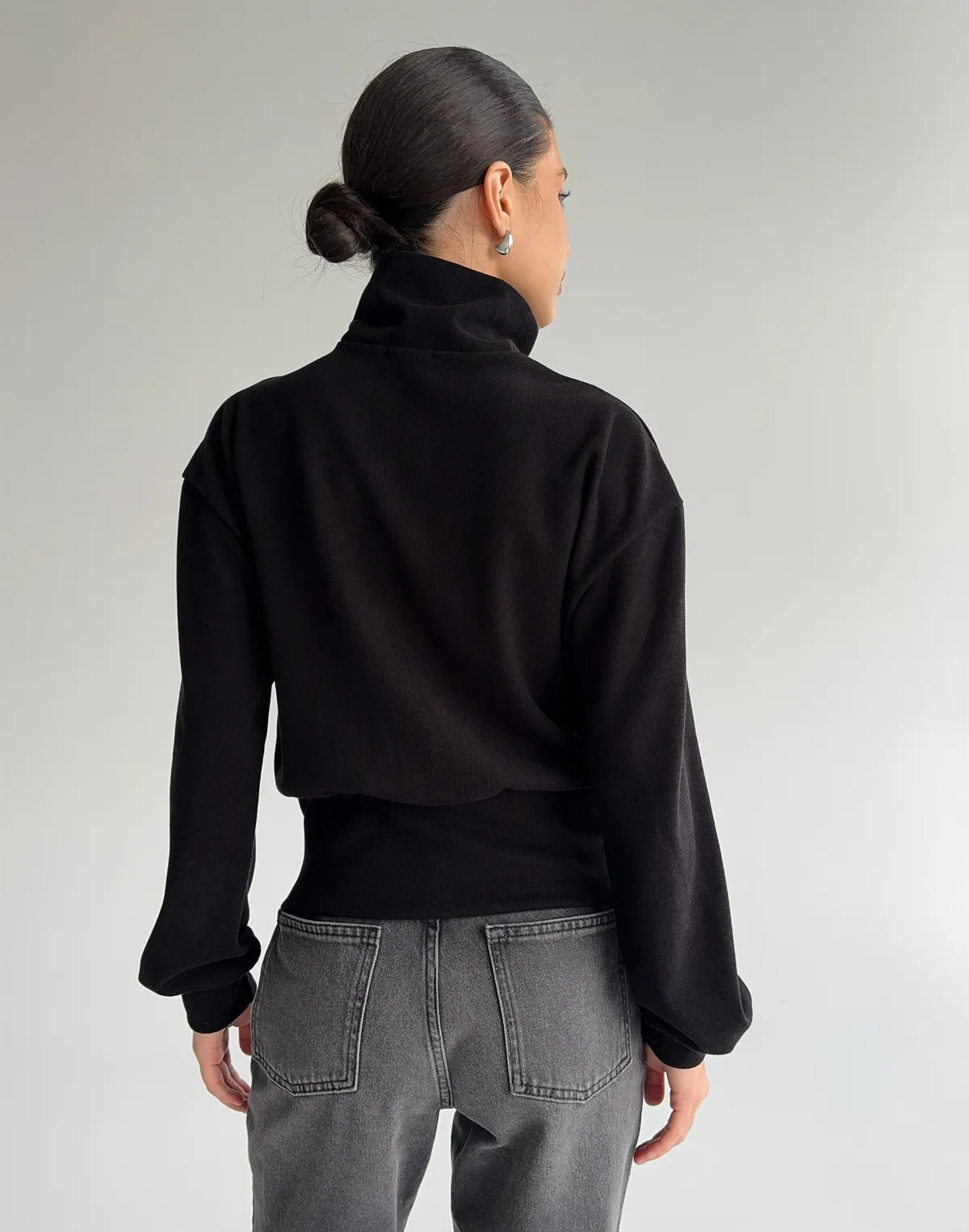 Кофта-светр осіння на блискавці, чорна - Фото 2