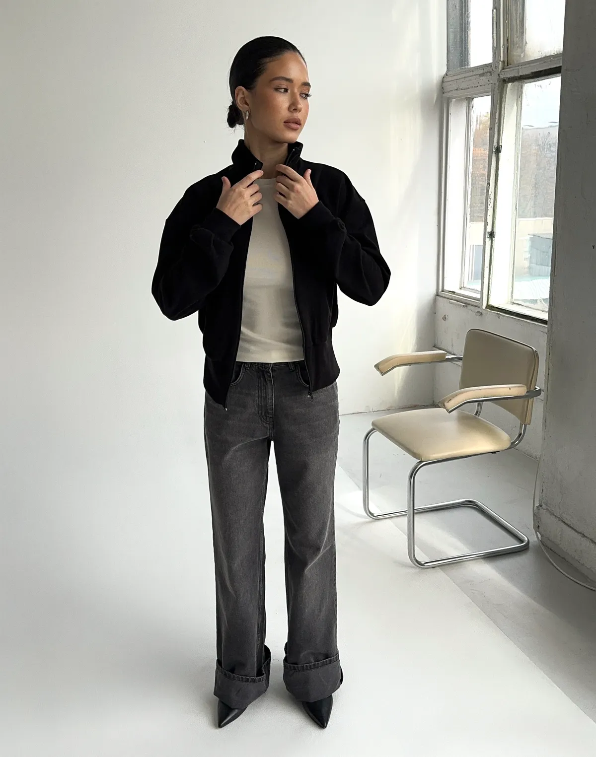 Кофта-светр осіння на блискавці, чорна - Фото 3