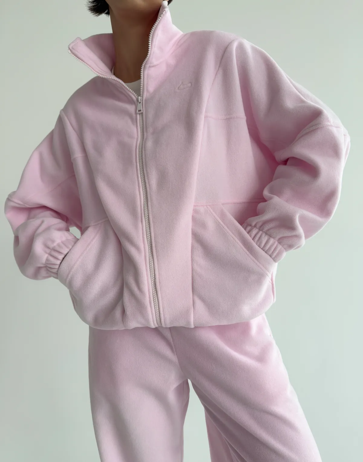 Комплект флісовий зіпер оверсайз з декоративними швами та штани вільного крою, ніжно рожеві - Фото 6