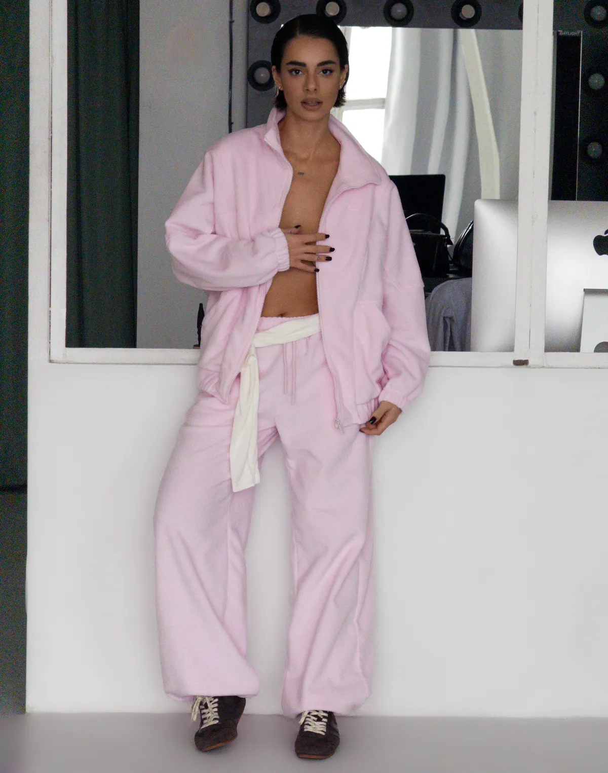 Комплект флісовий зіпер оверсайз з декоративними швами та штани вільного крою, ніжно рожеві - Фото 4