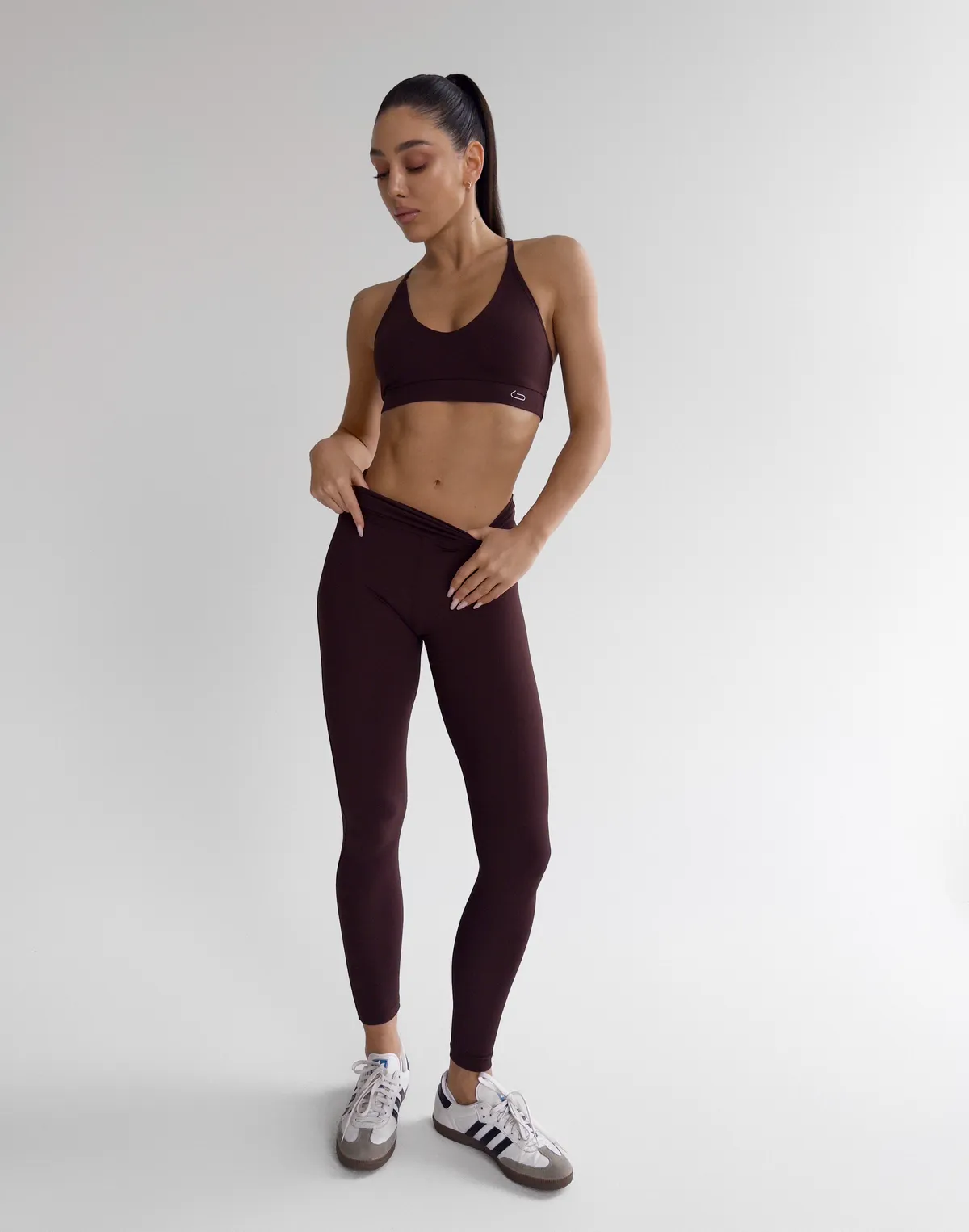 Комплект спортивний у рубчік топ та лосини базові, шоколад - Фото 1