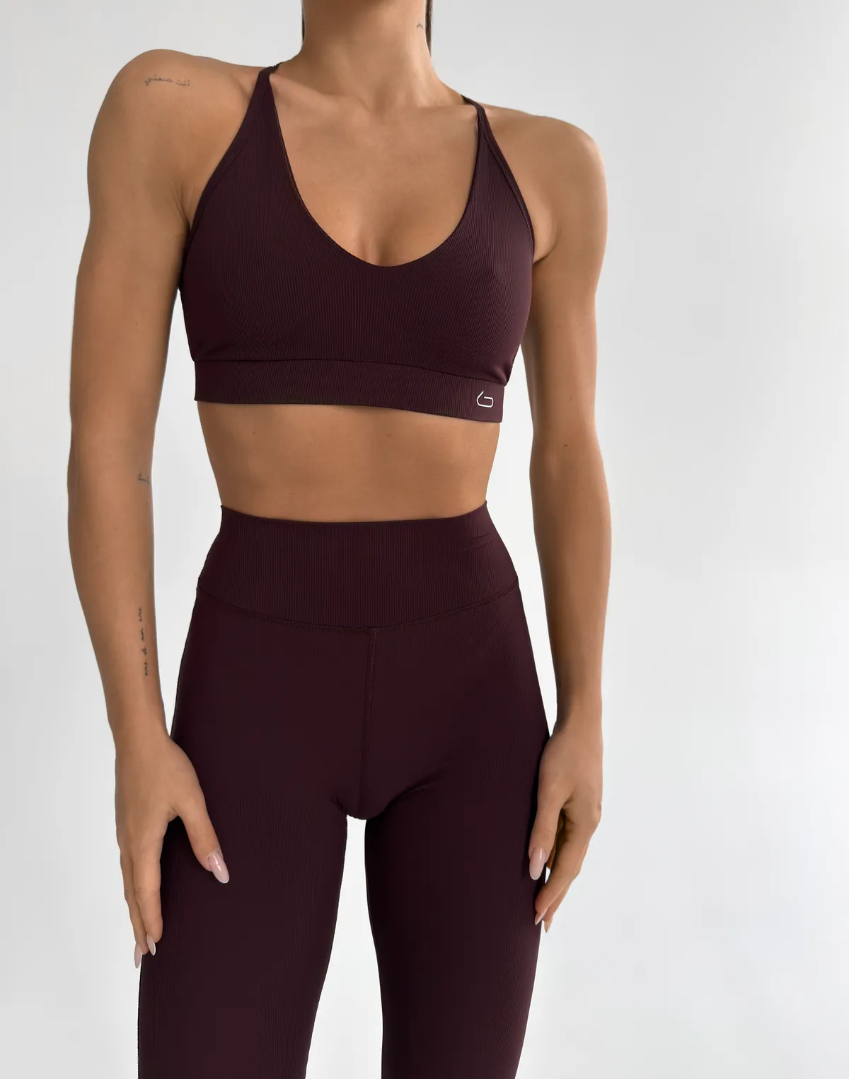 Топ спортивний у рубчик з італійського матеріалу, шоколад - Фото 1