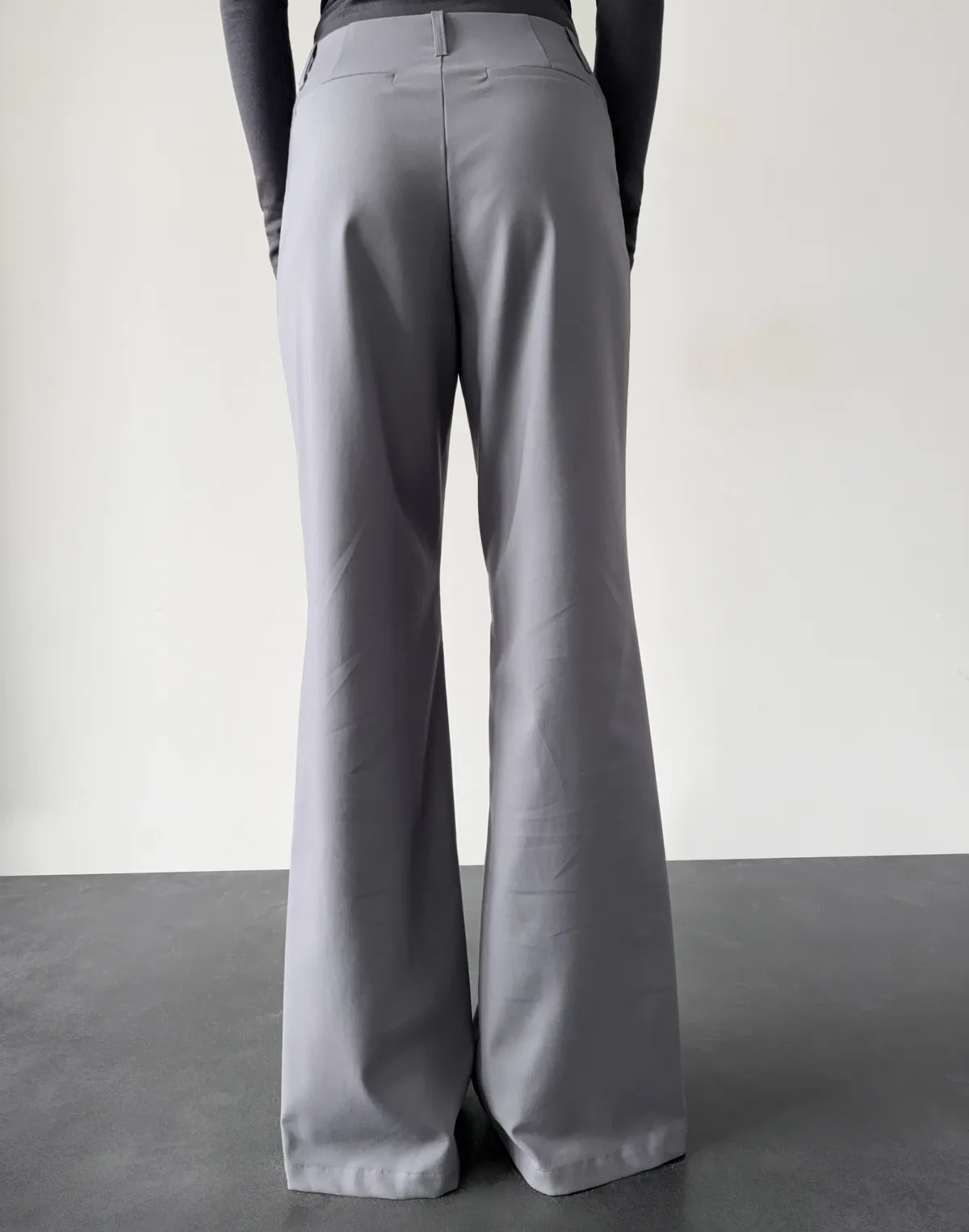 Штани базові з легким кльошем, графітові - Фото 2