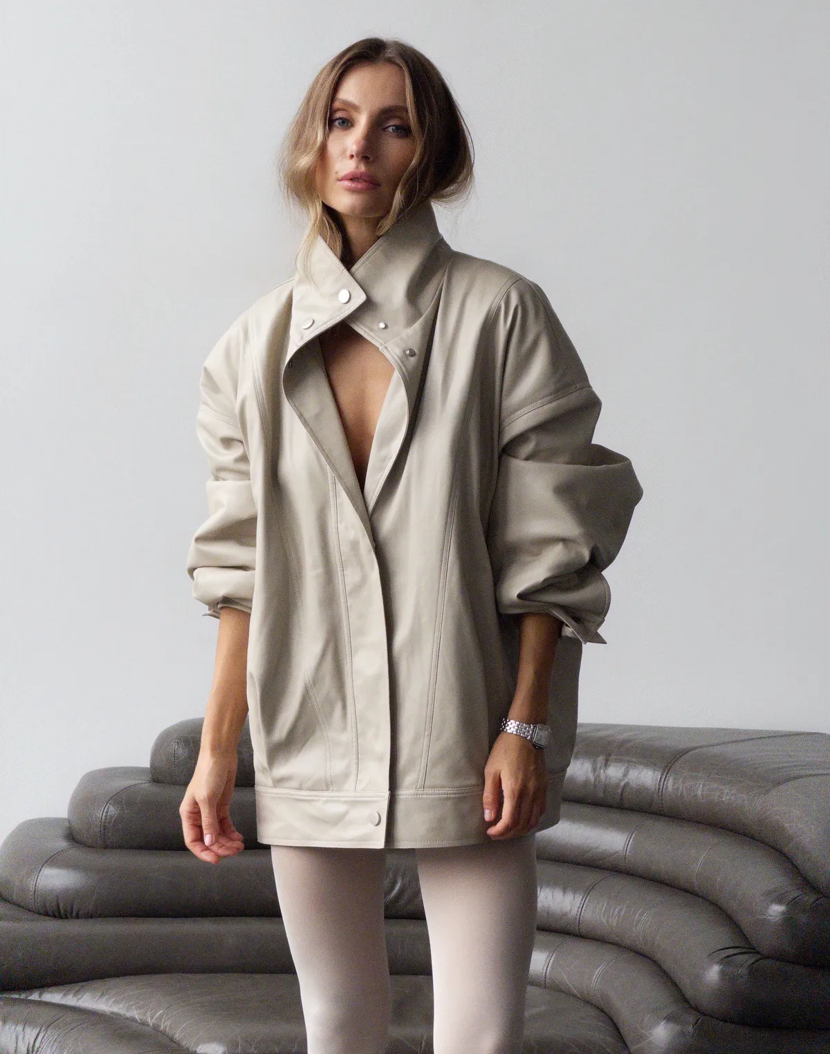 Куртка з утепленням з екошкіри у вінтажному стилі, холодний беж - Фото 8