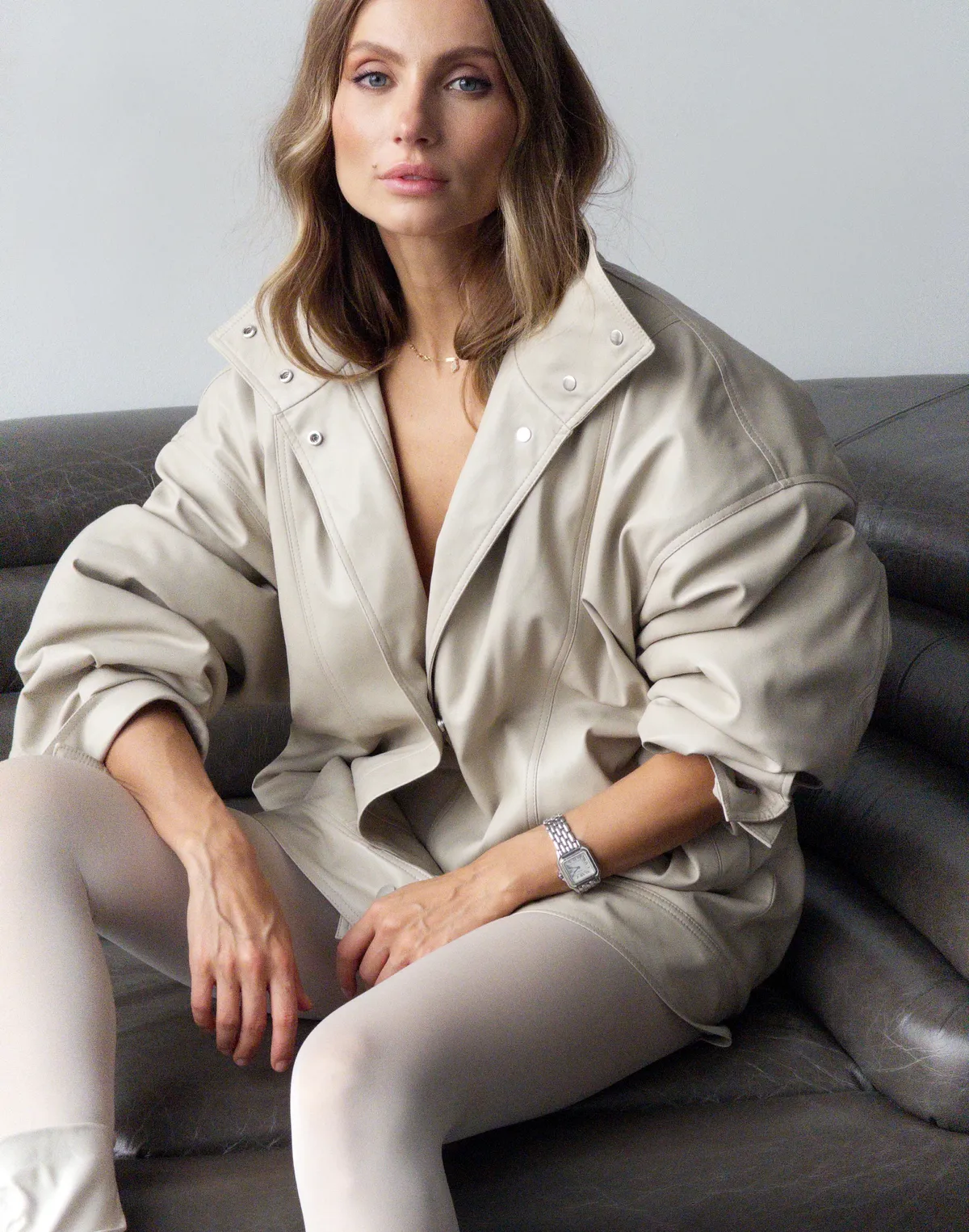 Куртка з утепленням з екошкіри у вінтажному стилі, холодний беж - Фото 7