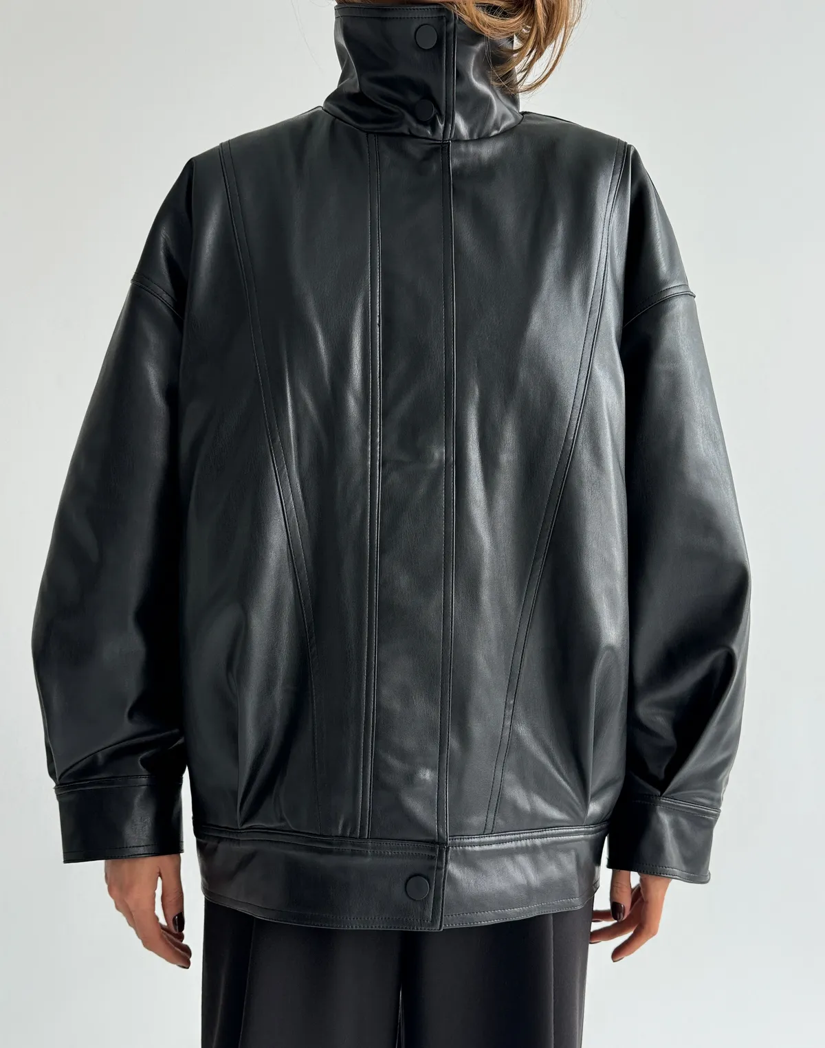 Куртка з утепленням з екошкіри у вінтажному стилі, чорна - Фото 1