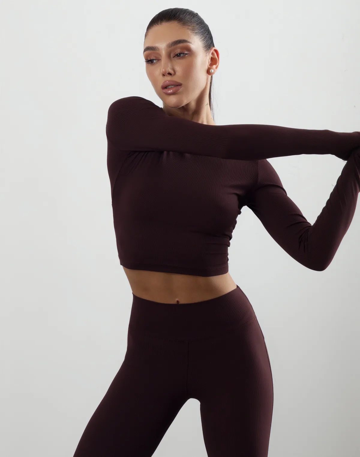 Рашгард для спорту у рубчик з відкритою спиною з італійського матеріалу, шоколад - Фото 4