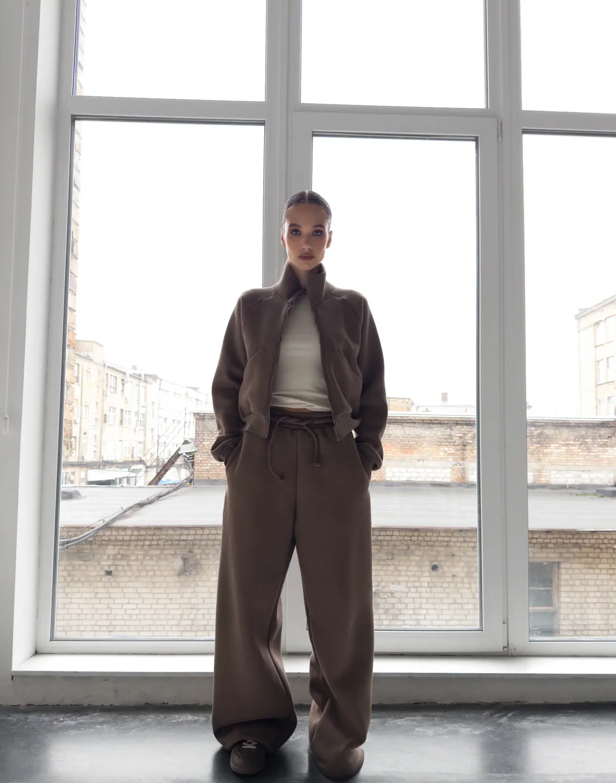 Комплект зимовий з начосом зіпер з декоративними швами та штани вільного крою, шоколадні - Фото 3