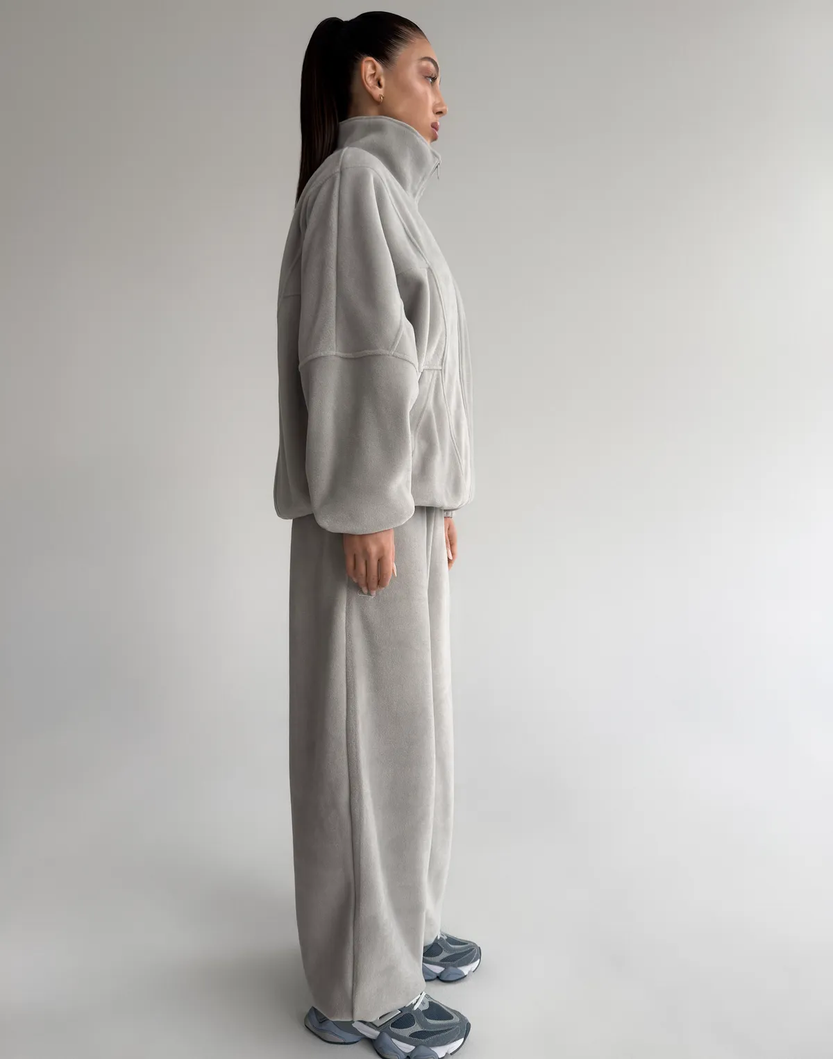 Комплект флісовий зіпер оверсайз з декоративними швами та штани вільного крою, світлий сірий - Фото 5