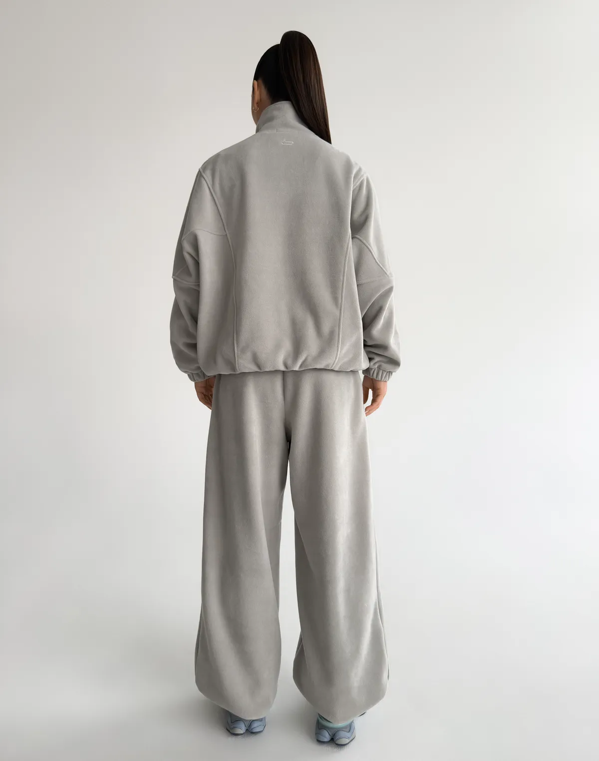Комплект флісовий зіпер оверсайз з декоративними швами та штани вільного крою, світлий сірий - Фото 2