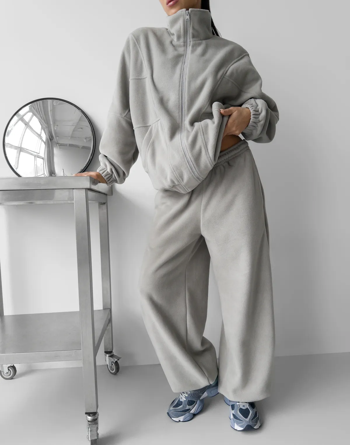 Комплект флісовий зіпер оверсайз з декоративними швами та штани вільного крою, світлий сірий - Фото 1