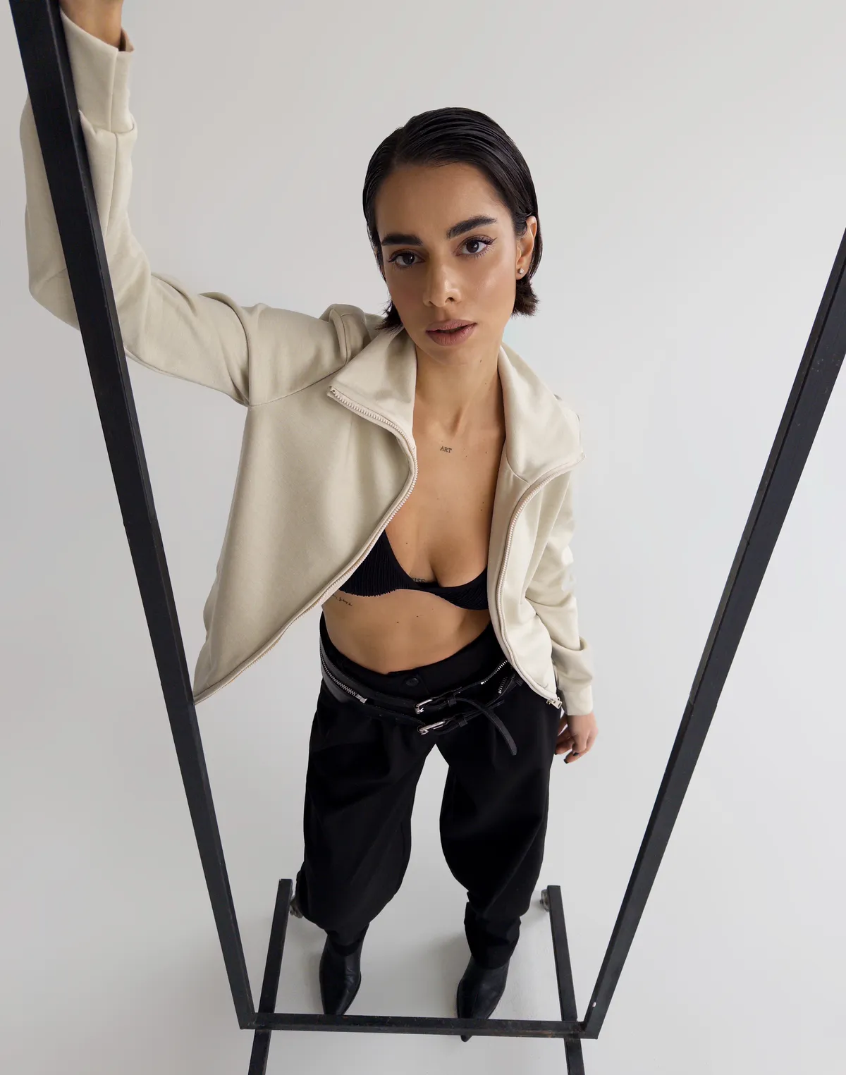 Светр ангорової вʼязки зимовий, кремово-коричневого кольору - Фото 3