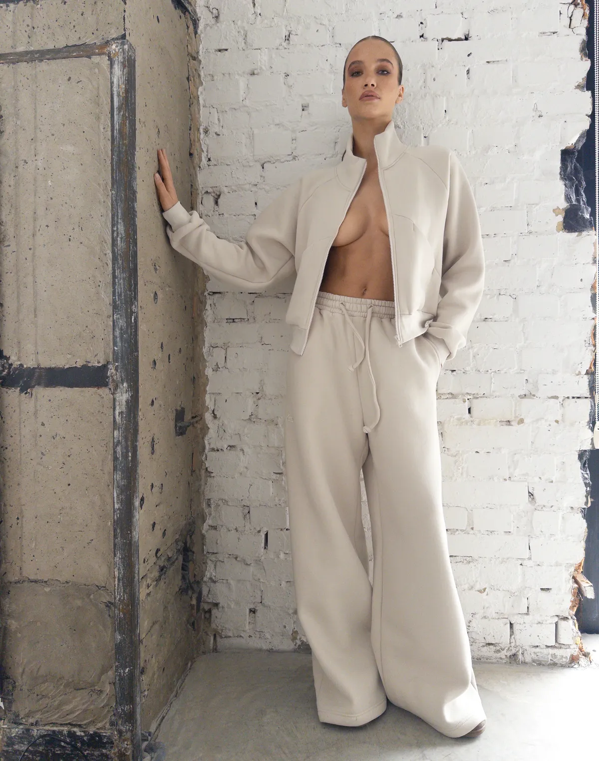 Комплект зимовий з начосом зіпер з декоративними швами та штани вільного крою, пудровий - Фото 6