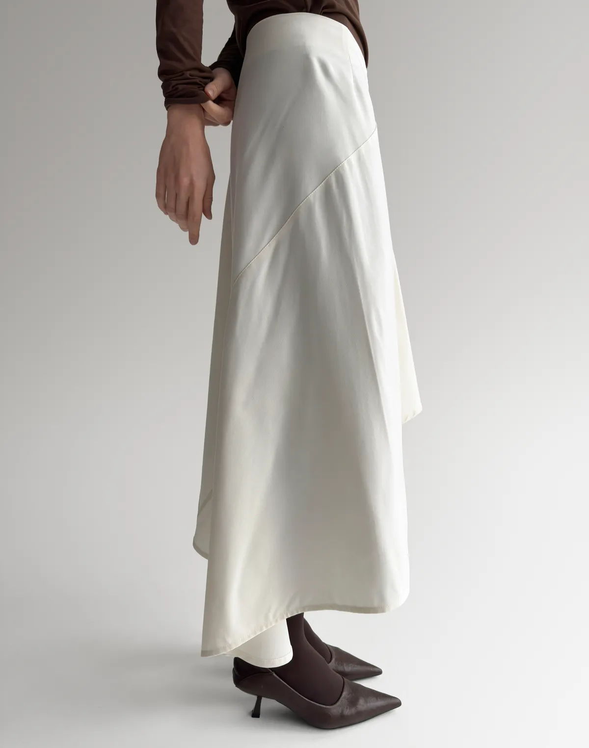 Спідниця міді з асиметричним низом, молочна - Фото 6