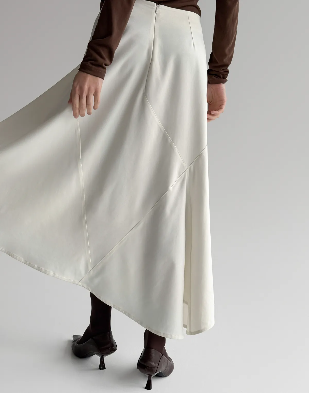 Спідниця міді з асиметричним низом, молочна - Фото 5