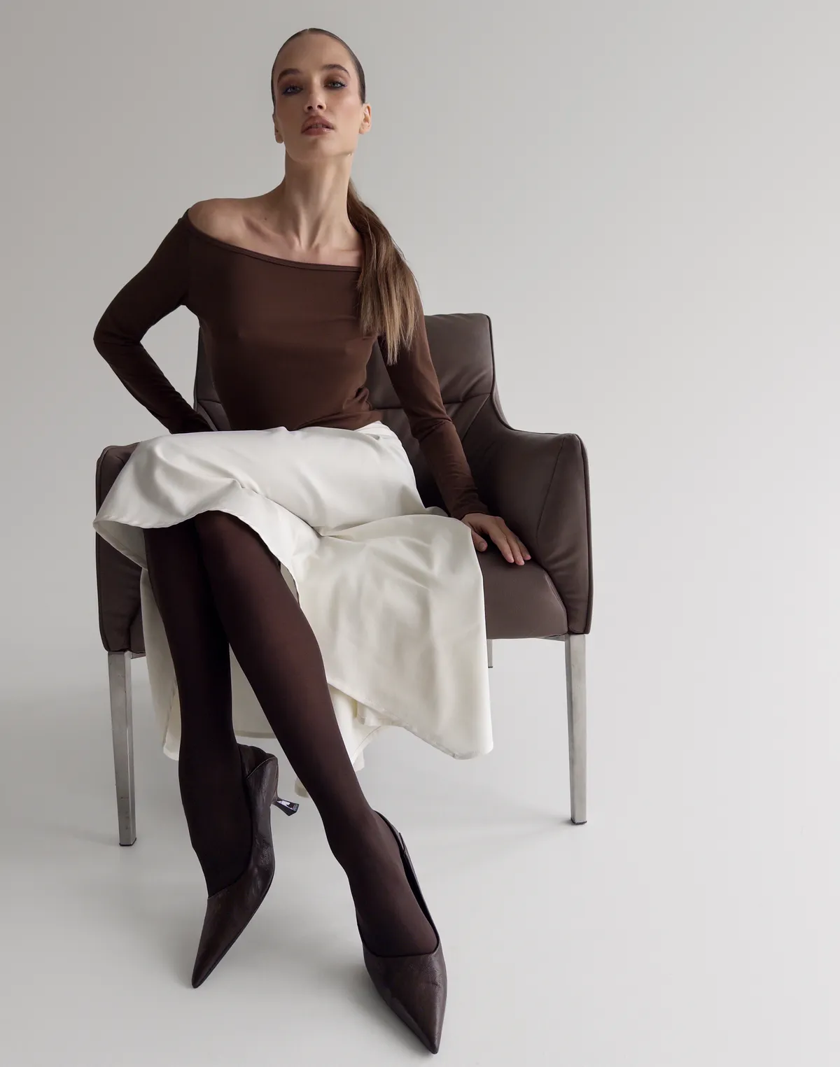 Спідниця міді з асиметричним низом, молочна - Фото 4