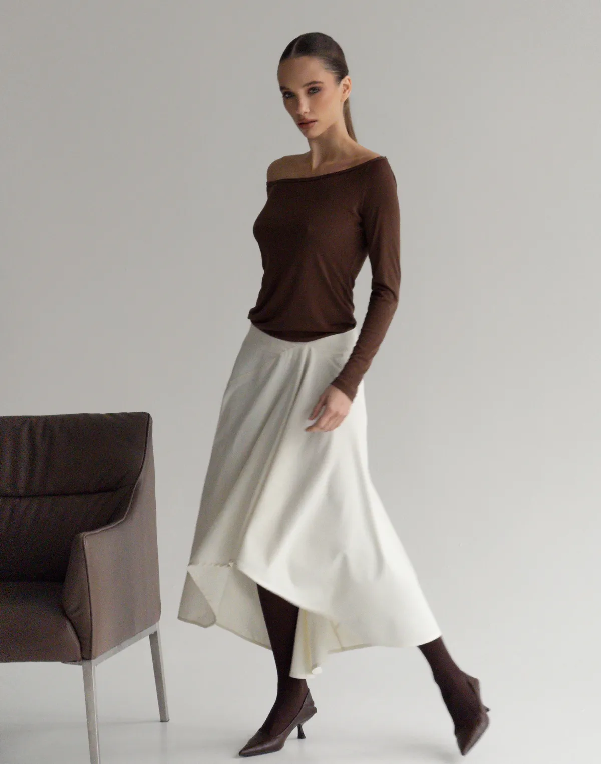 Спідниця міді з асиметричним низом, молочна - Фото 3