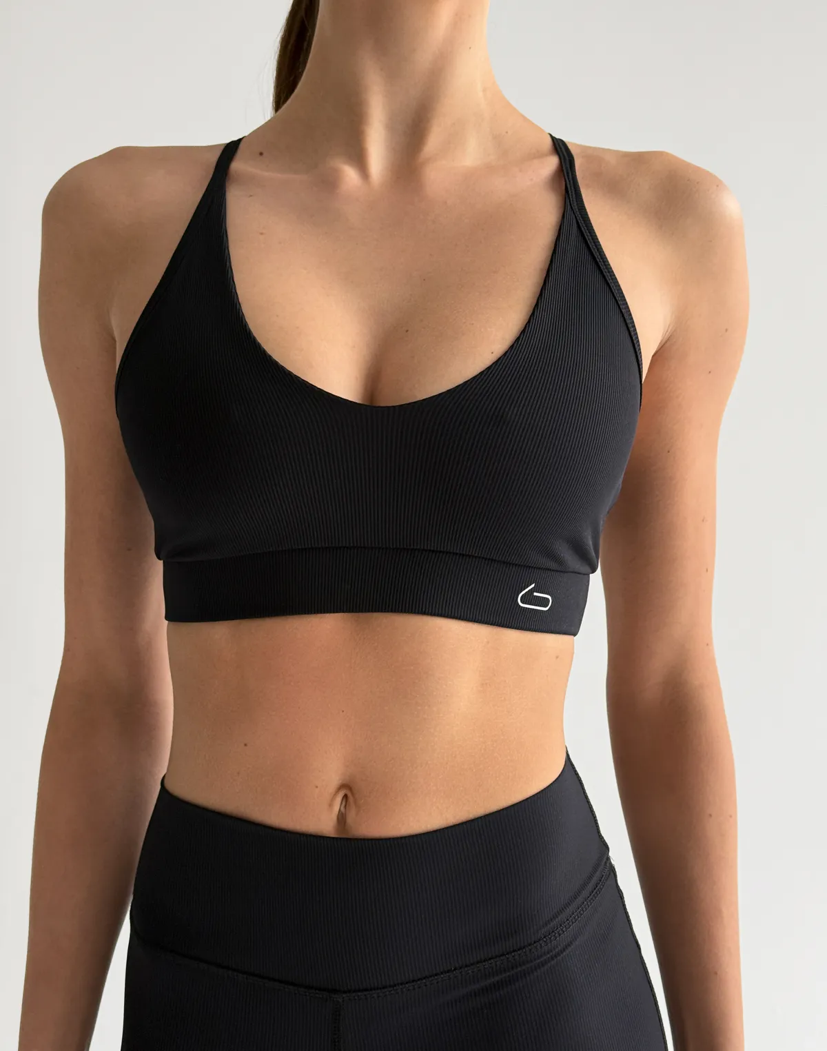 Топ спортивний у рубчик з італійського матеріалу, чорний - Фото 8