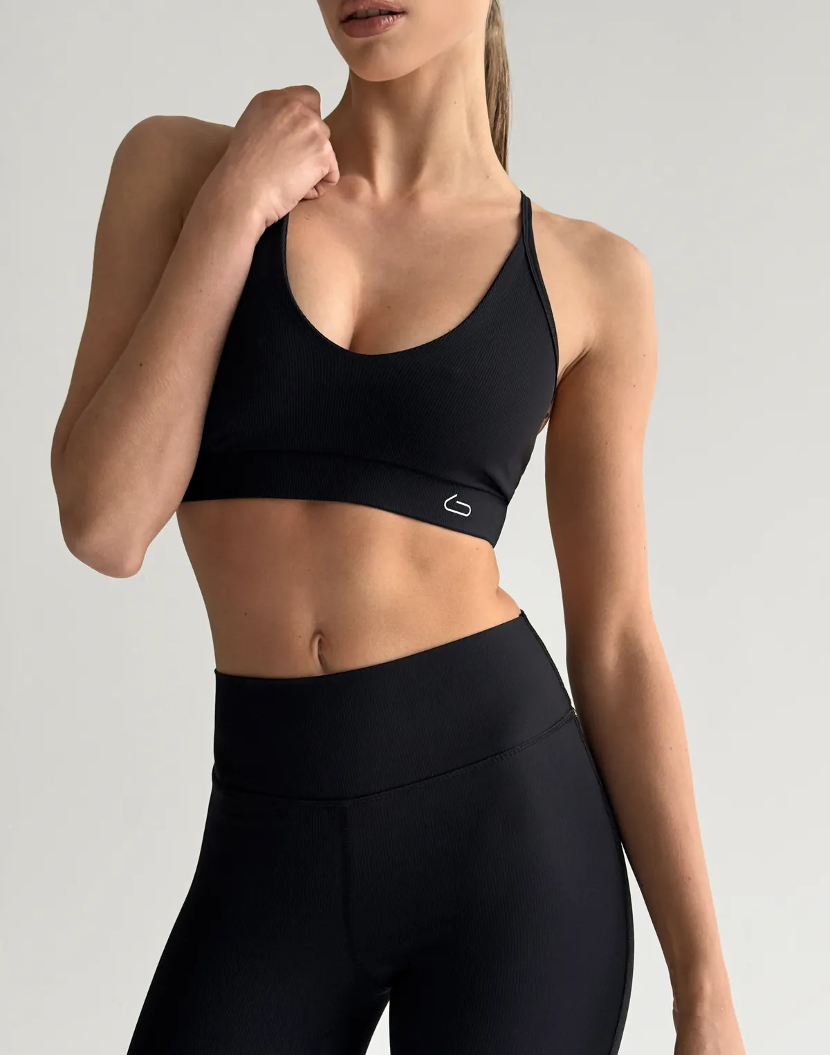 Топ спортивний у рубчик з італійського матеріалу, чорний - Фото 6