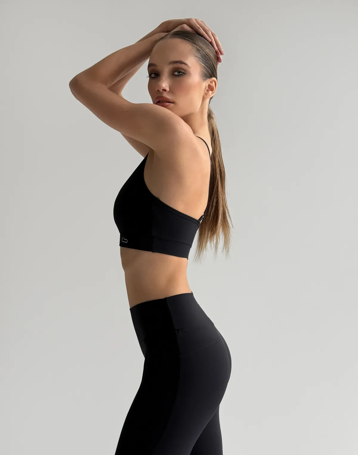 Топ спортивний у рубчик з італійського матеріалу, чорний - Фото 5