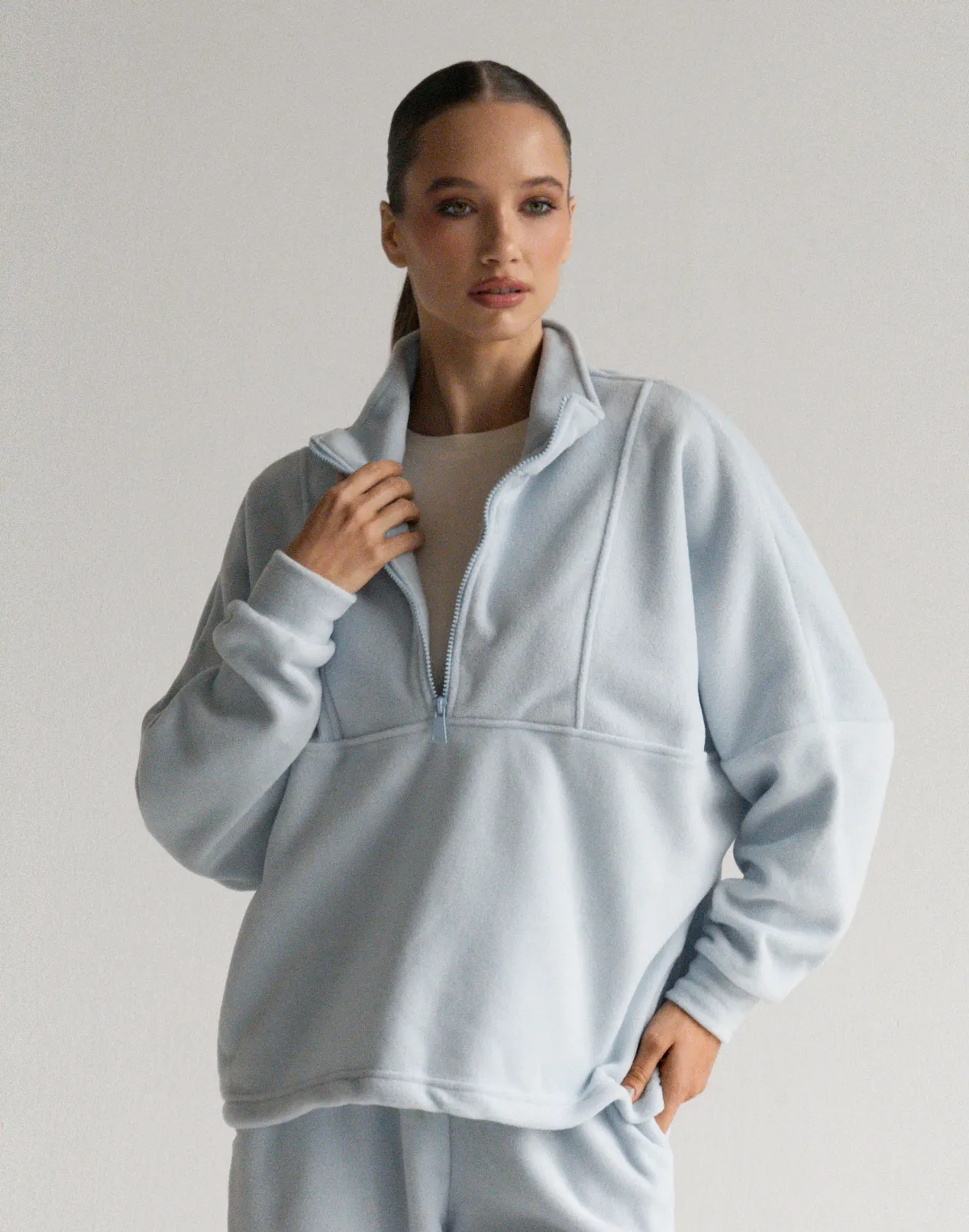 Світшот з декоративними швами флісовий, холодний блакитний - Фото 8