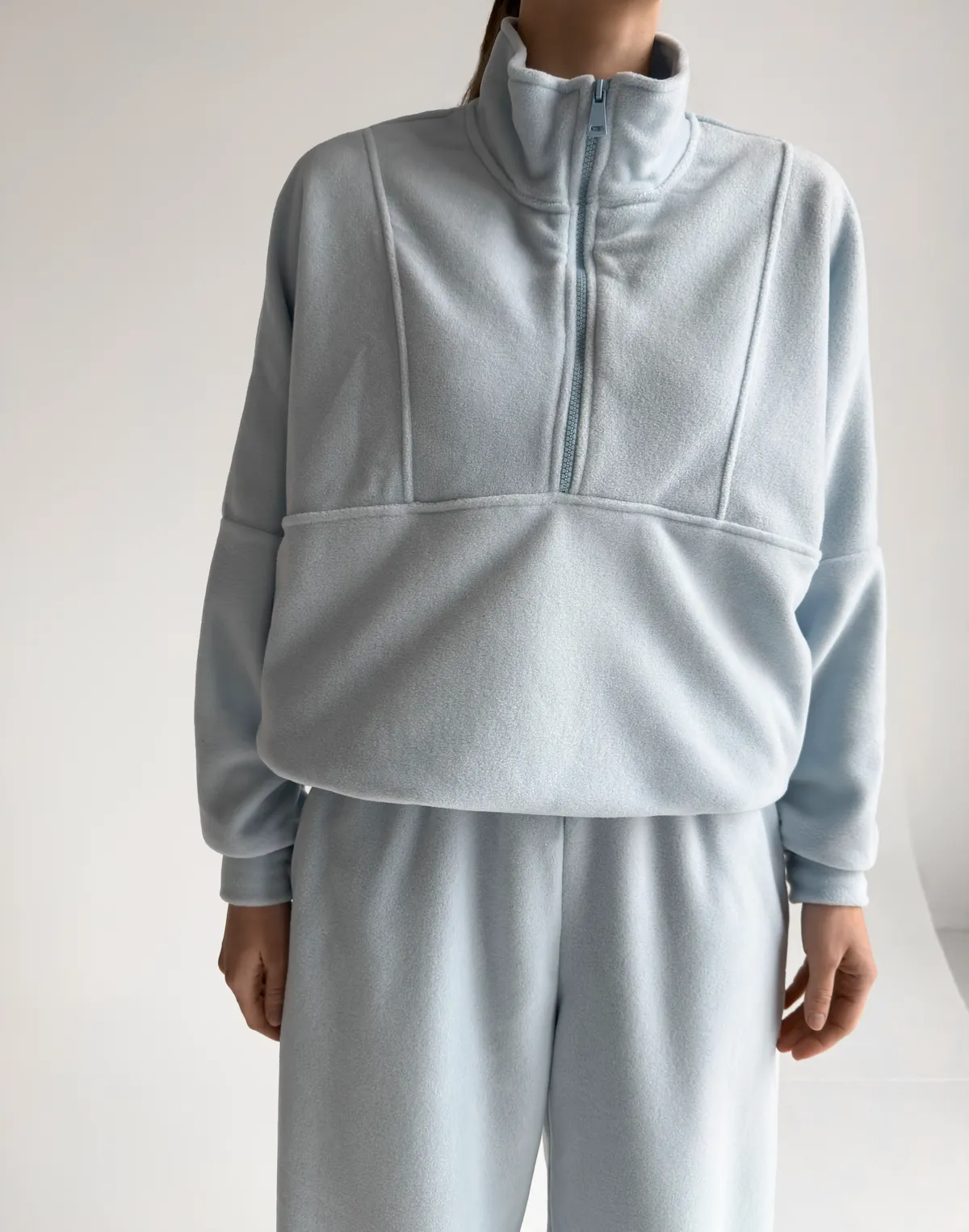 Світшот з декоративними швами флісовий, холодний блакитний - Фото 1