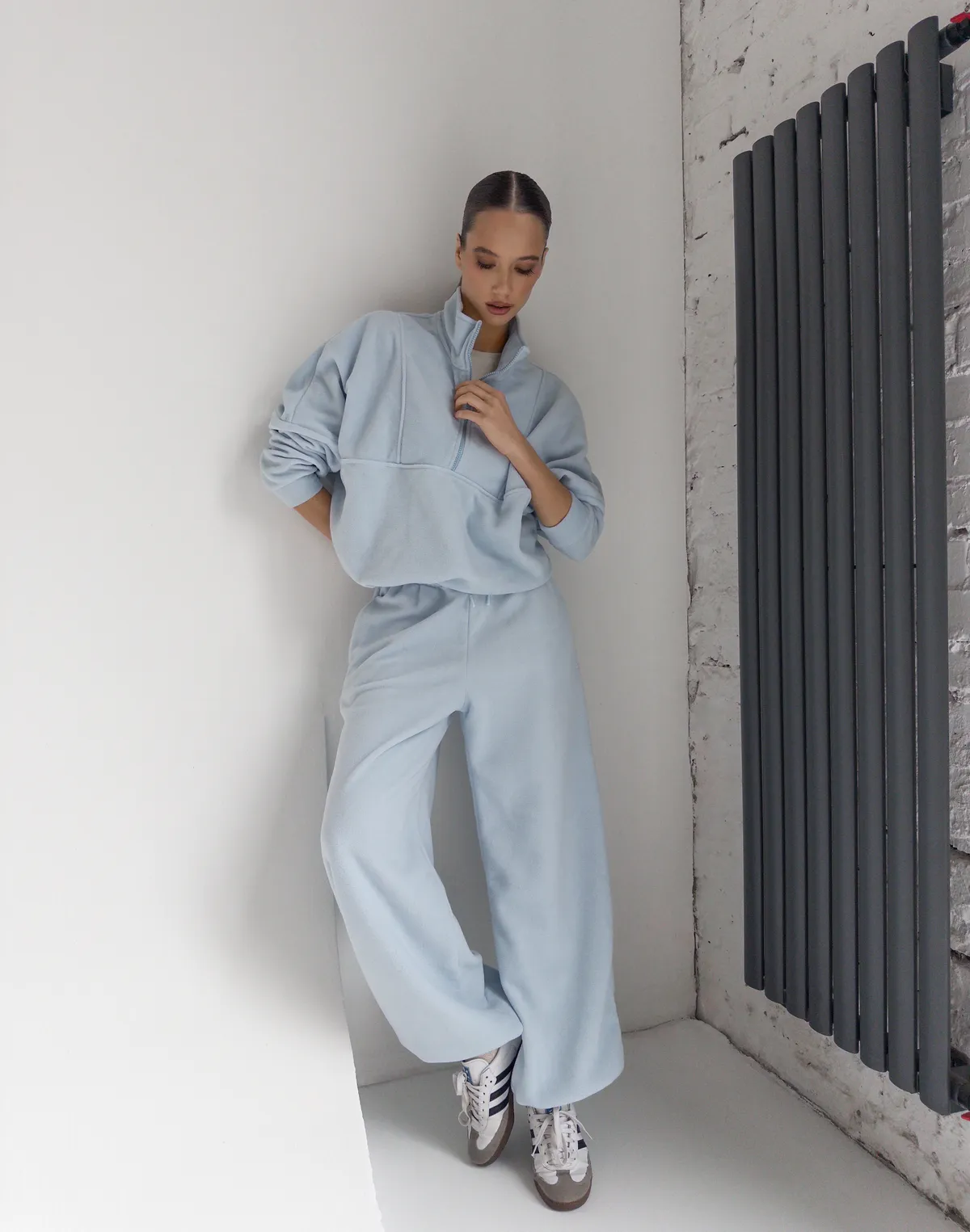 Світшот з декоративними швами флісовий, холодний блакитний - Фото 3