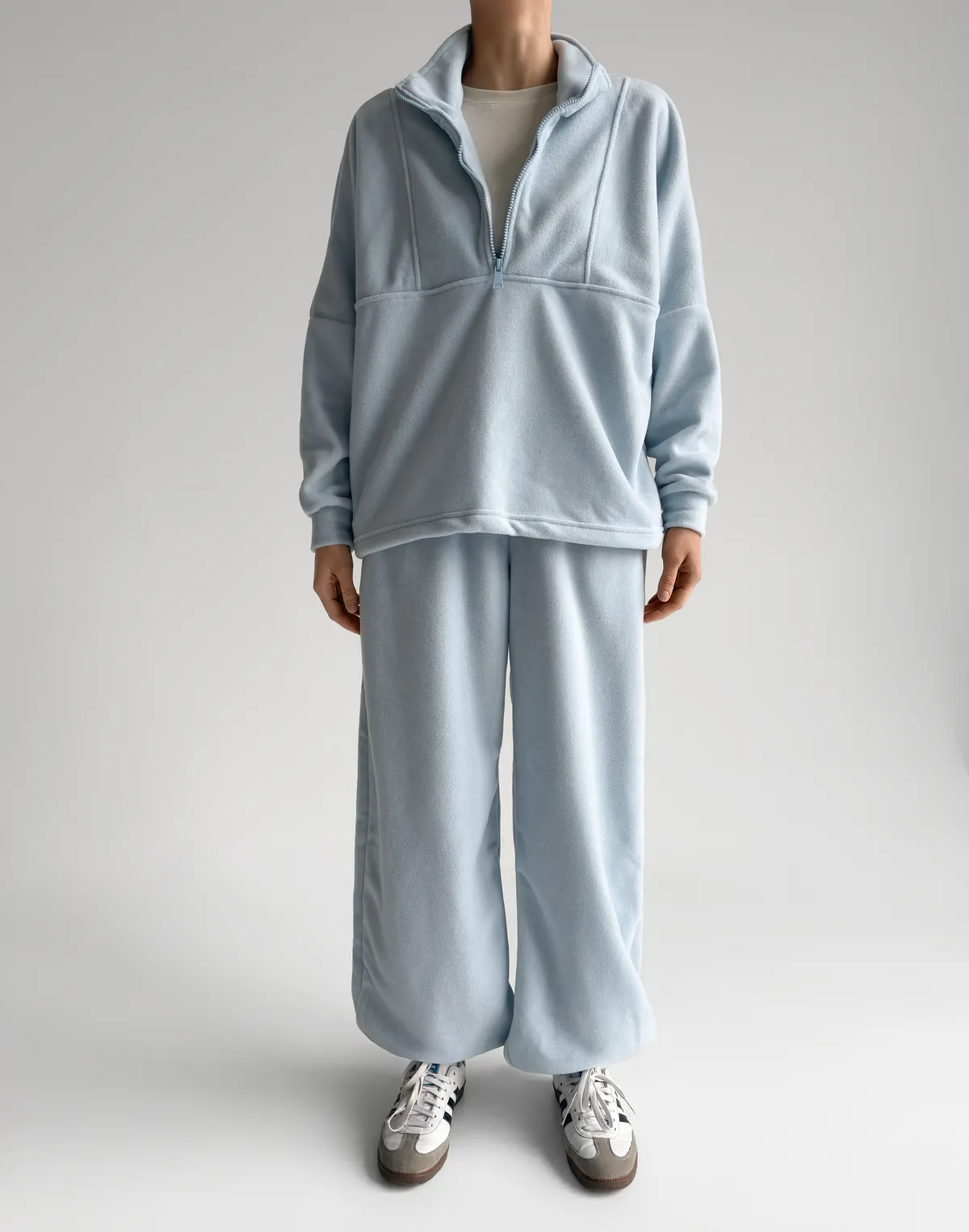 Комплект зимовий флісовий світшот з декоративними швами та джогери оверсайз, холодний блакитний - Фото 1
