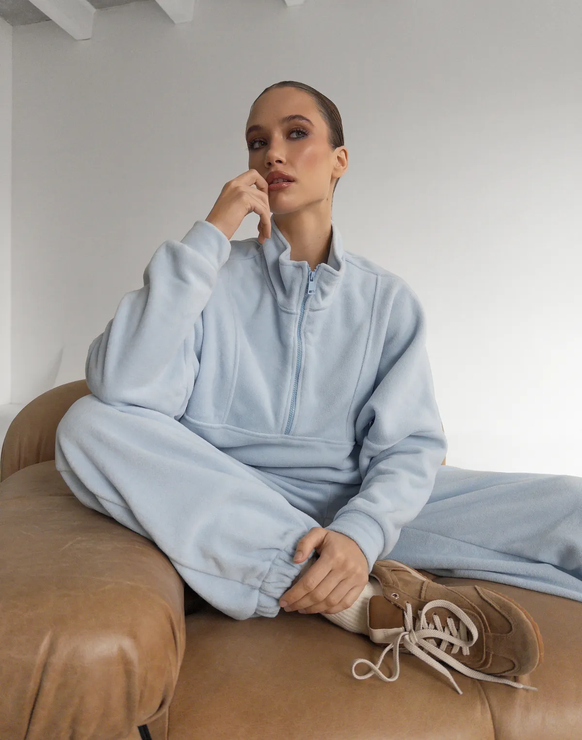 Комплект зимовий флісовий світшот з декоративними швами та джогери оверсайз, холодний блакитний - Фото 4
