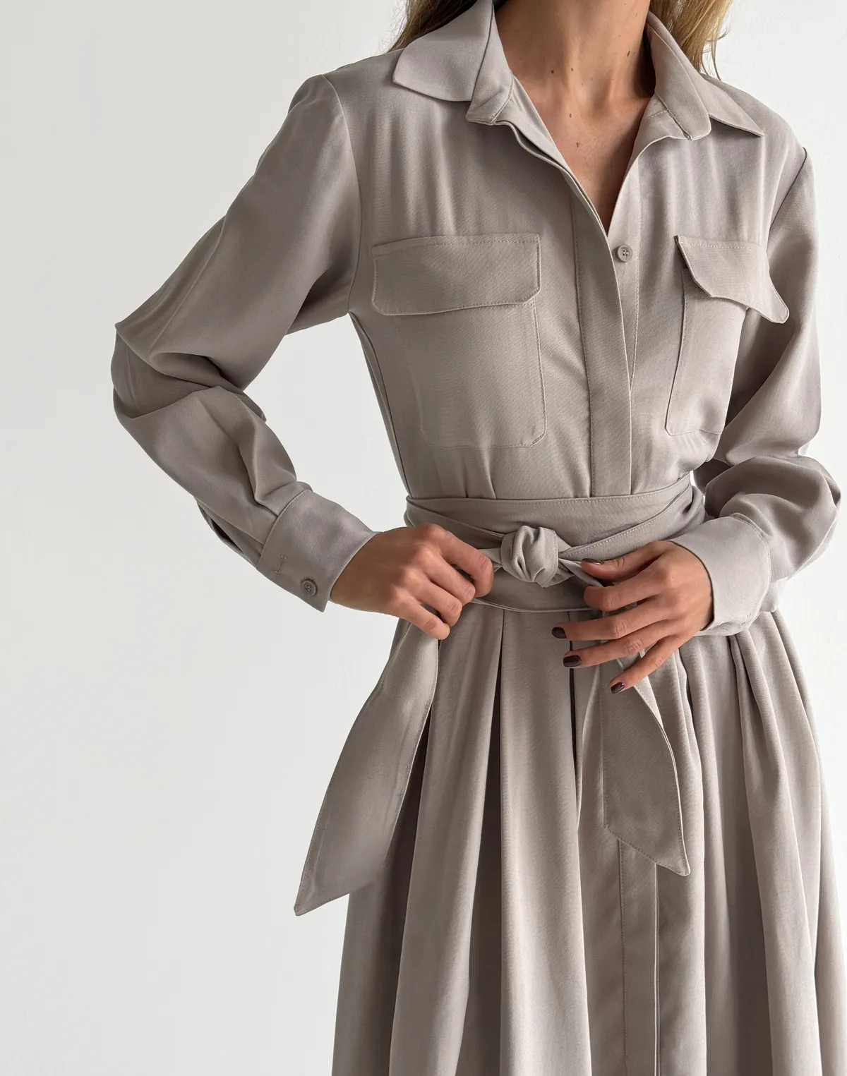 Сукня максі осіння з поясом, димчата - Фото 7