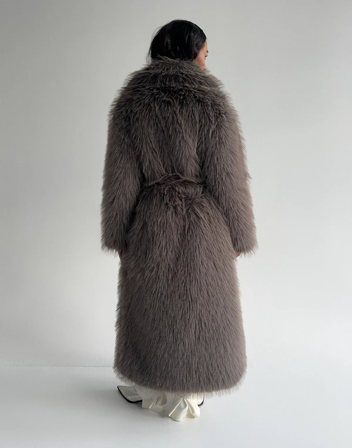 Шуба повної довжини з еко-хутра як, сіра - Фото 2