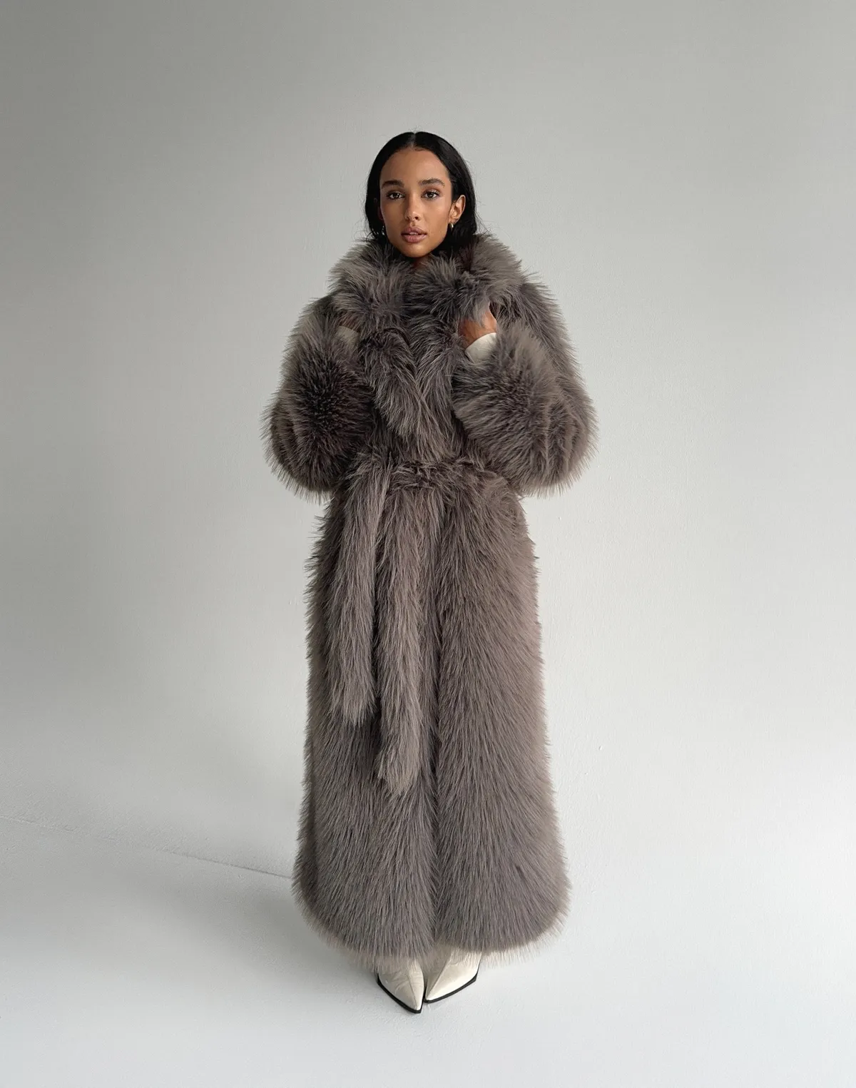 Шуба повної довжини з еко-хутра як, сіра - Фото 1