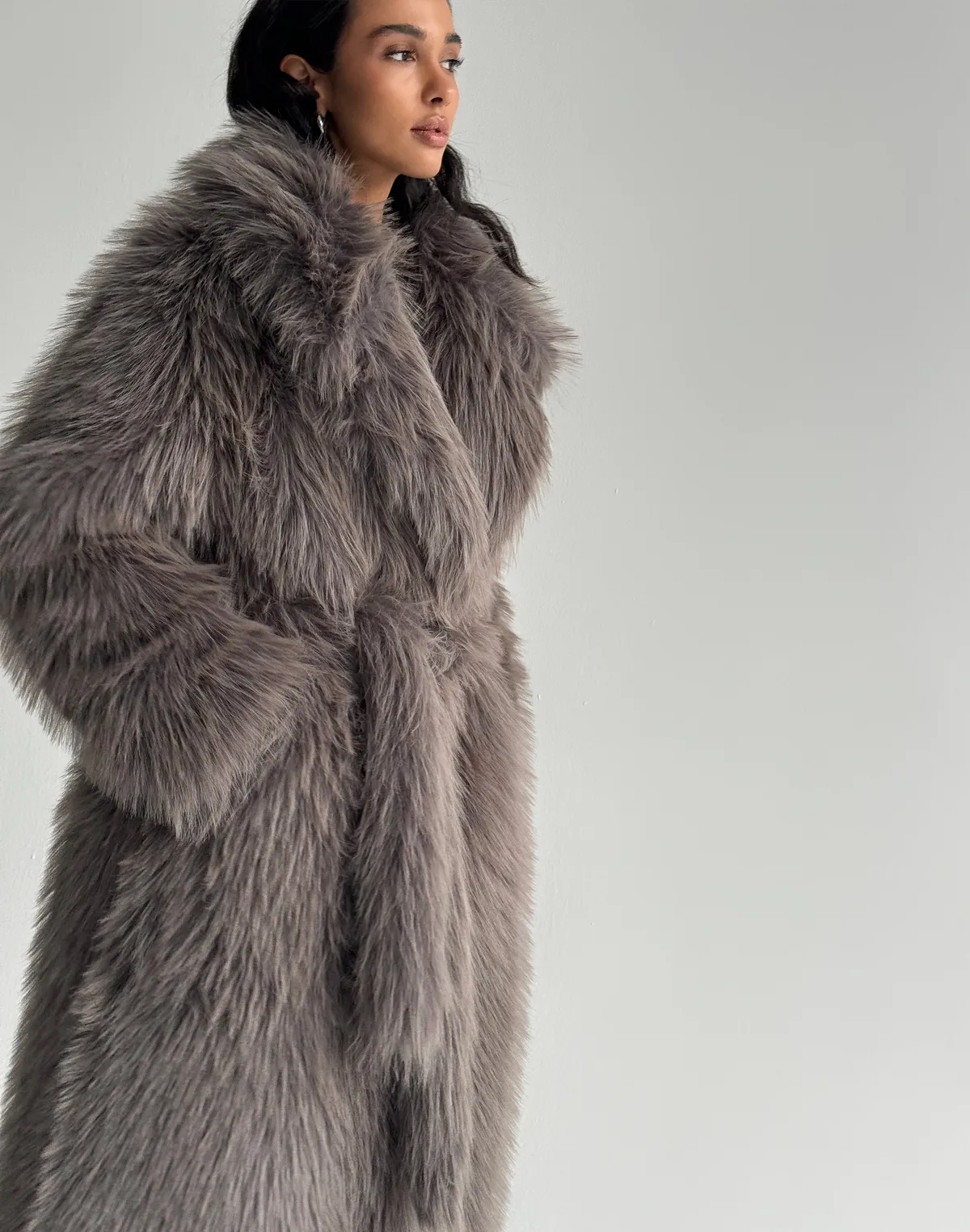 Шуба повної довжини з еко-хутра як, сіра - Фото 3
